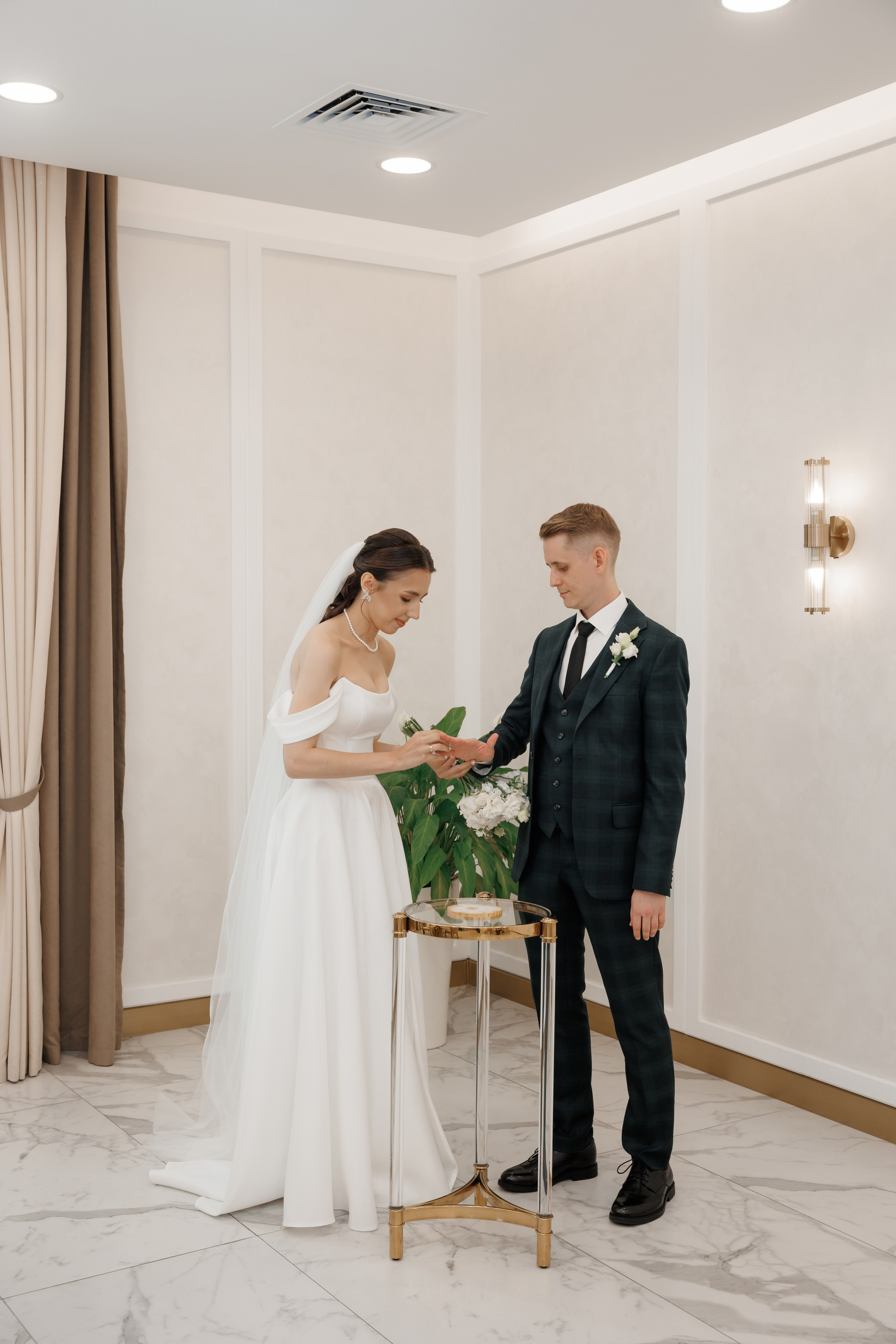 Регистрация в отеле Fish Point, ЗАГС Бутово, прогулка в Остафьево. Свадебный и репортажный фотограф (Москва, Королев и другие)