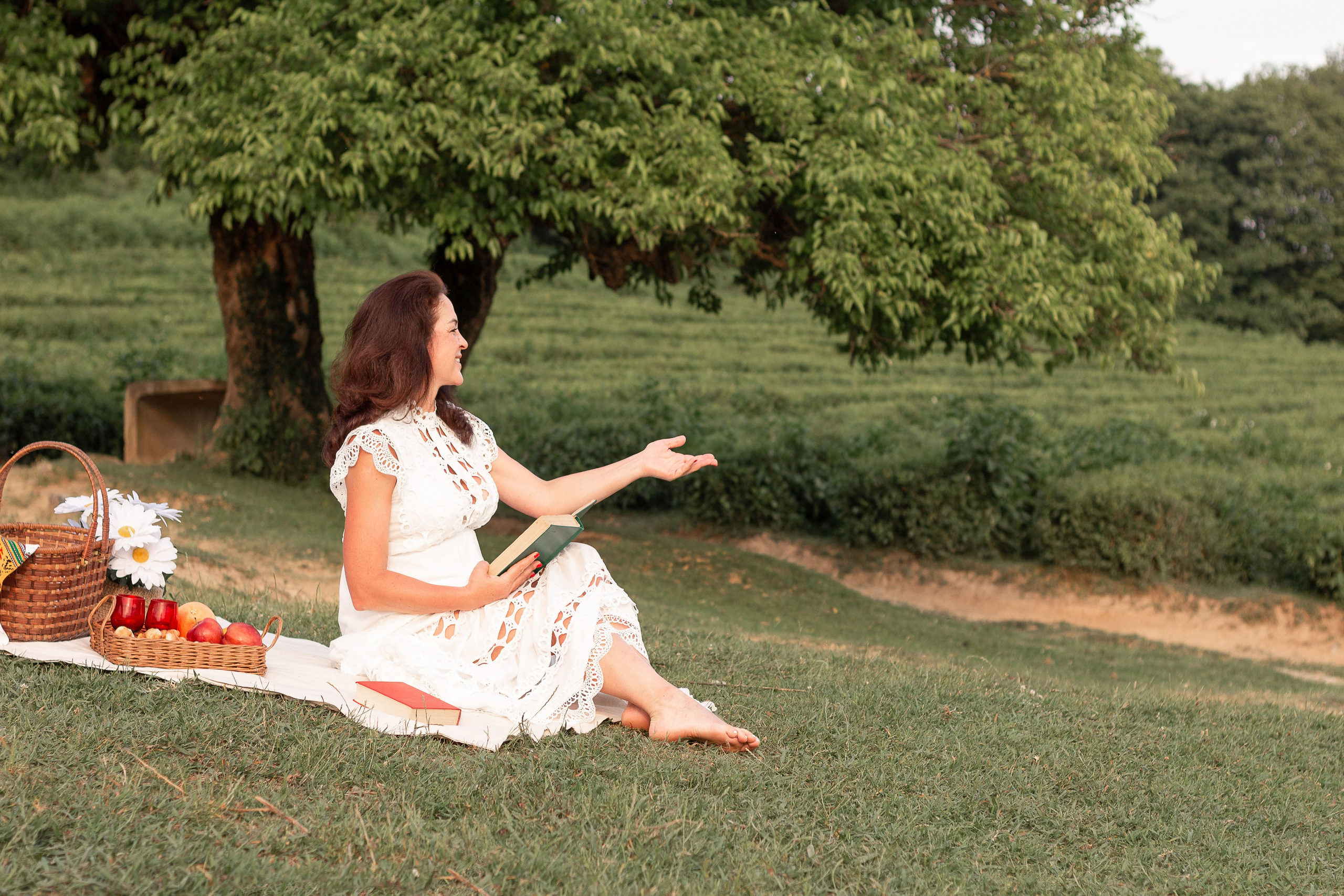 Мама с дочкой встречают закат в горах. Семейный фотограф в Сочи, Лоо, Дагомысе, Вардане Кучумова Олеся