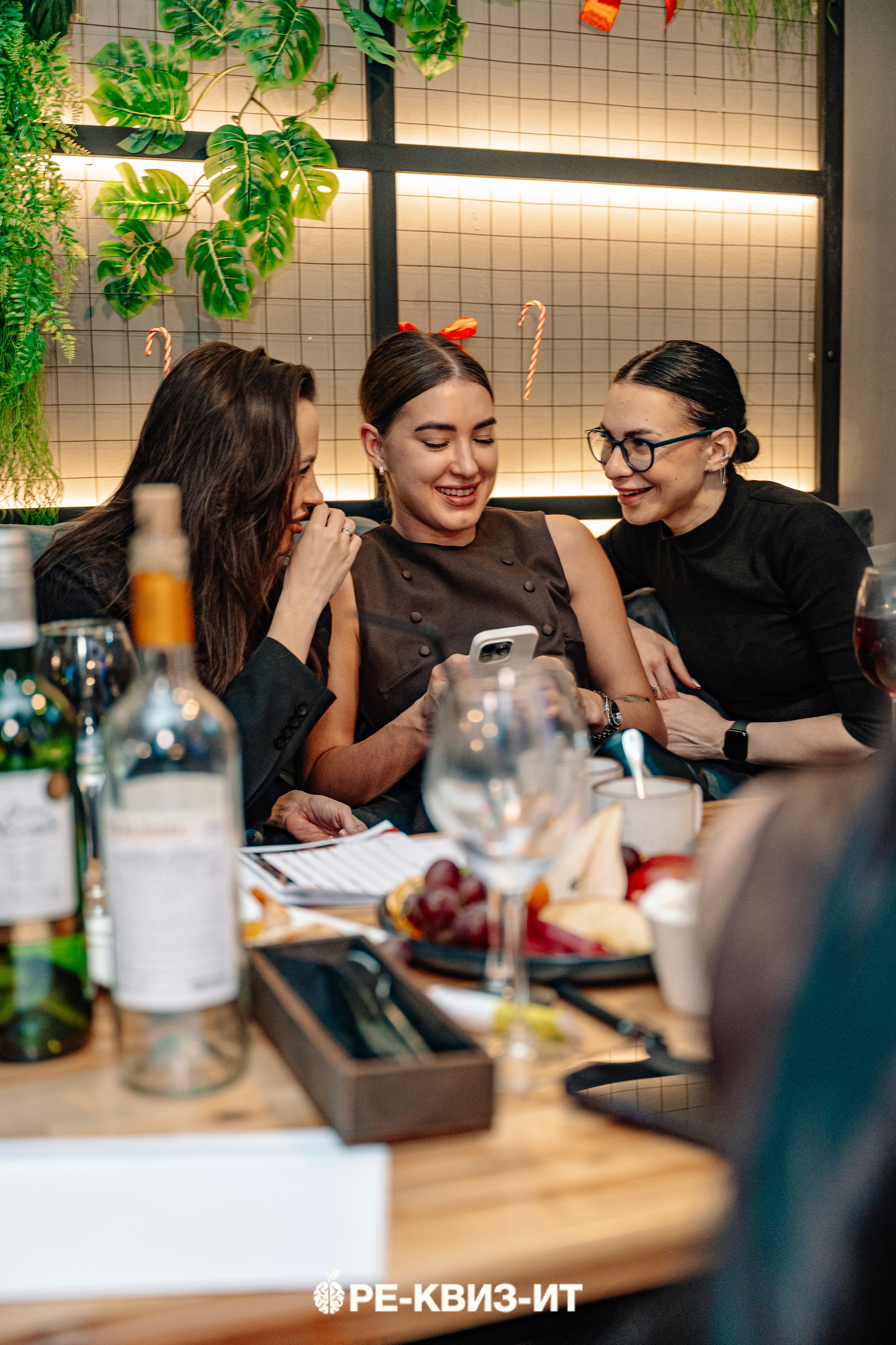 Реквизит — квиз в Зеленодольске и Волжске ZR cafe. Свадебный фотограф в Казани, и Зеленодольске Радик Мухаметов