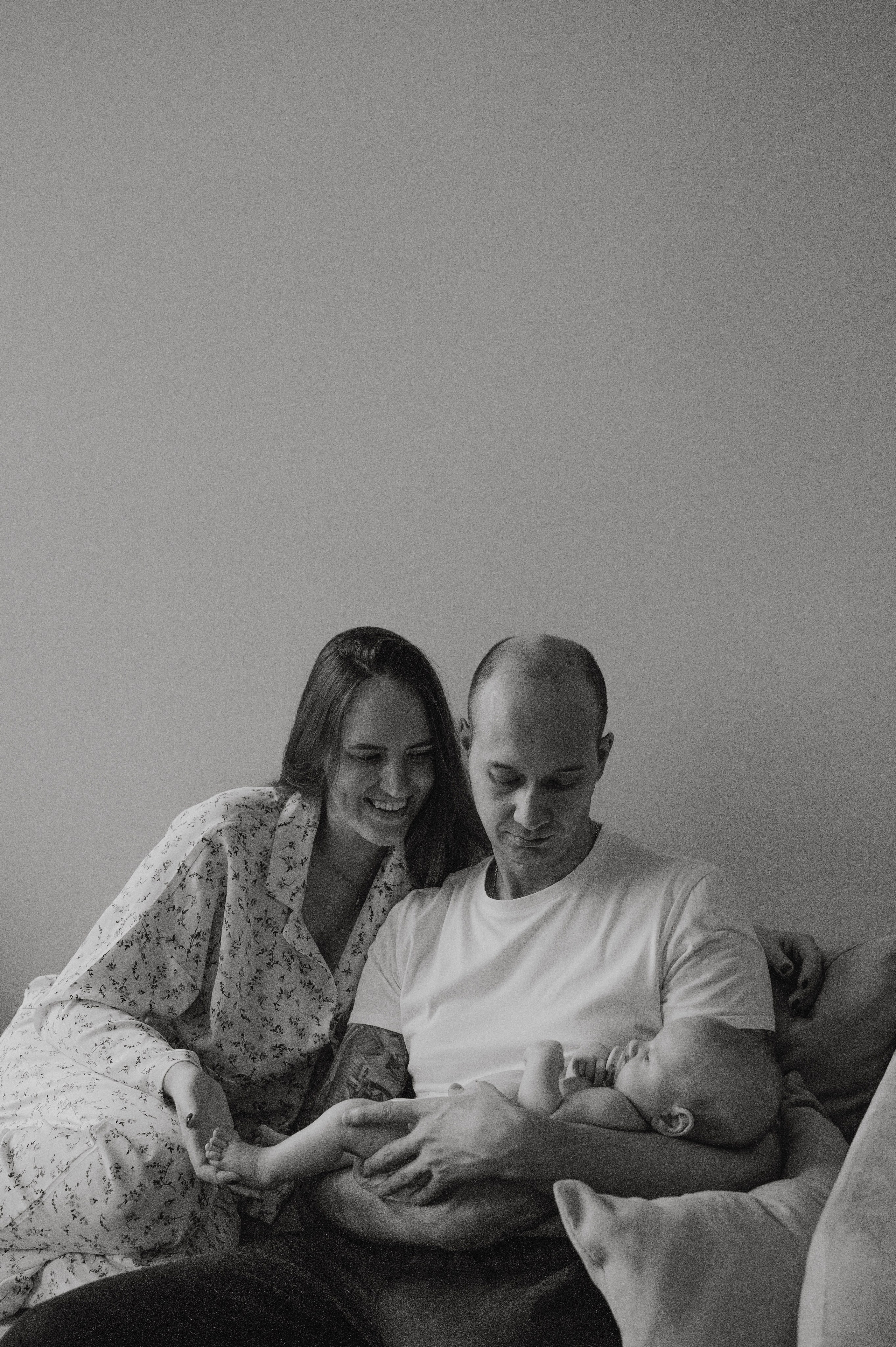 Семейная домашняя фотосессия. Профессиональный фотограф беременности в СПБ. Стильные фотосессии беременности в стиле минимализм и классическая фотография