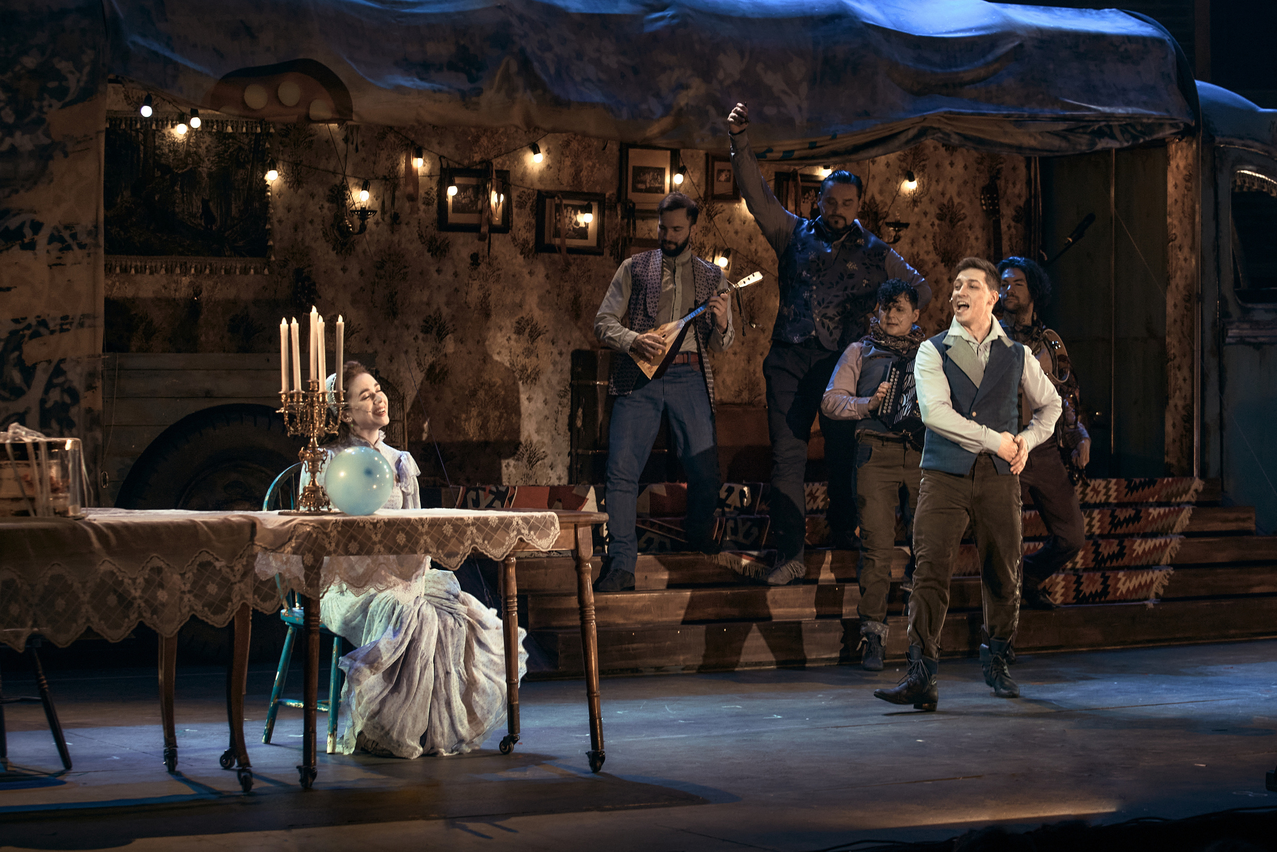 Онегин. Театр на Таганке. Фотограф Нина Антонова