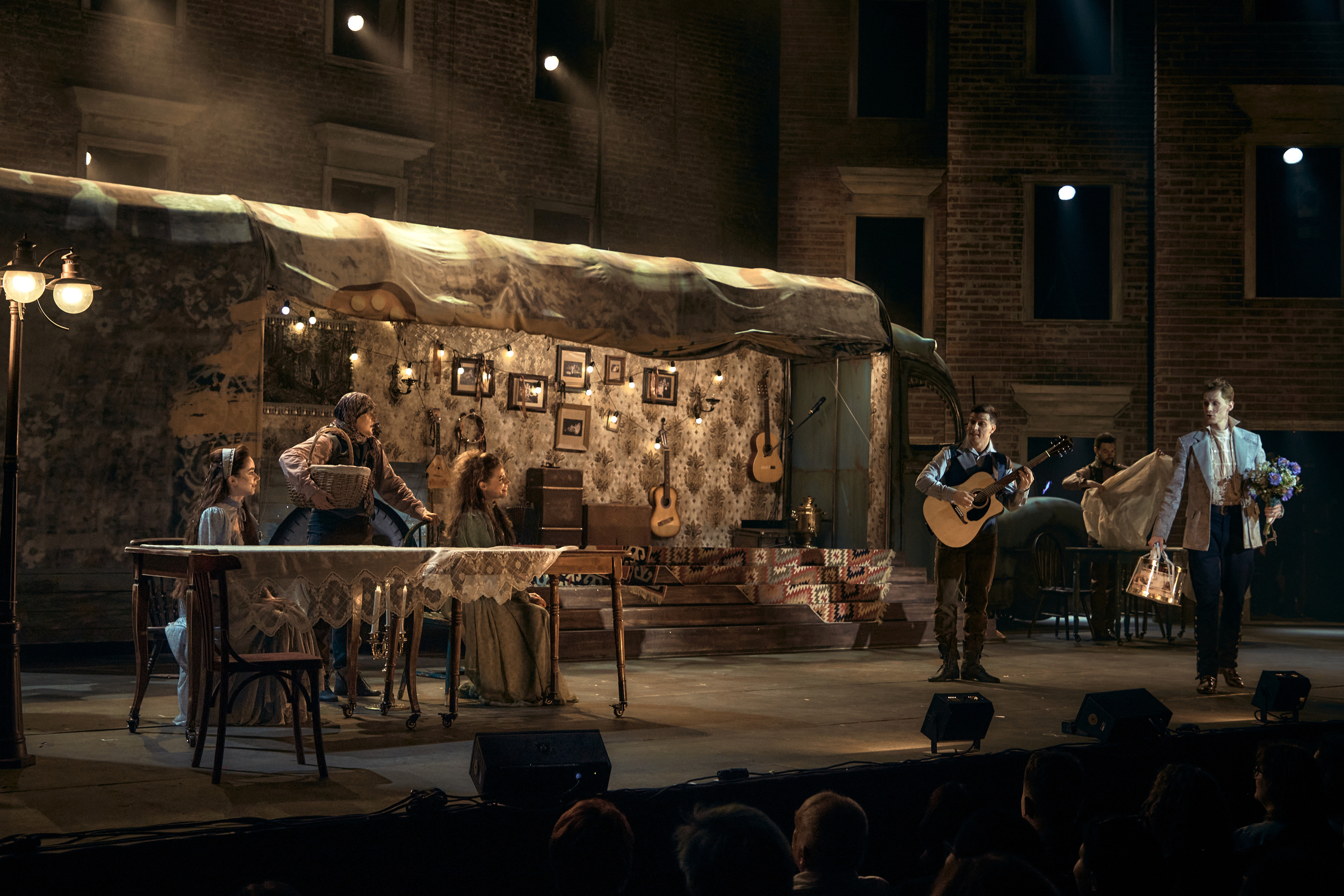 Онегин. Театр на Таганке. Фотограф Нина Антонова