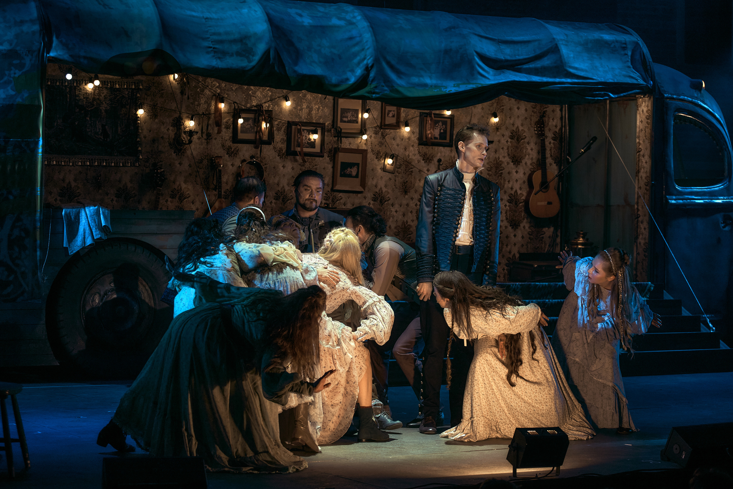 Онегин. Театр на Таганке. Фотограф Нина Антонова