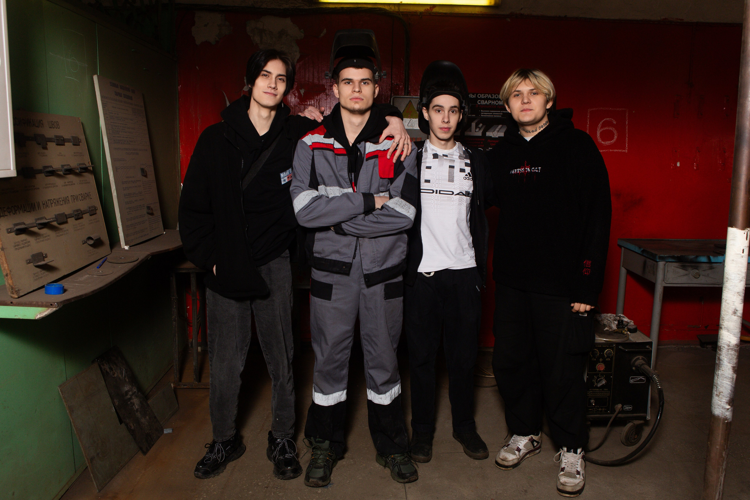 Фотосессия в Цеху для Выпускников Сварочного Производства | Твой Альбом Мценск. ТВОЙ АЛЬБОМ / ТВОИ ПРАВИЛА