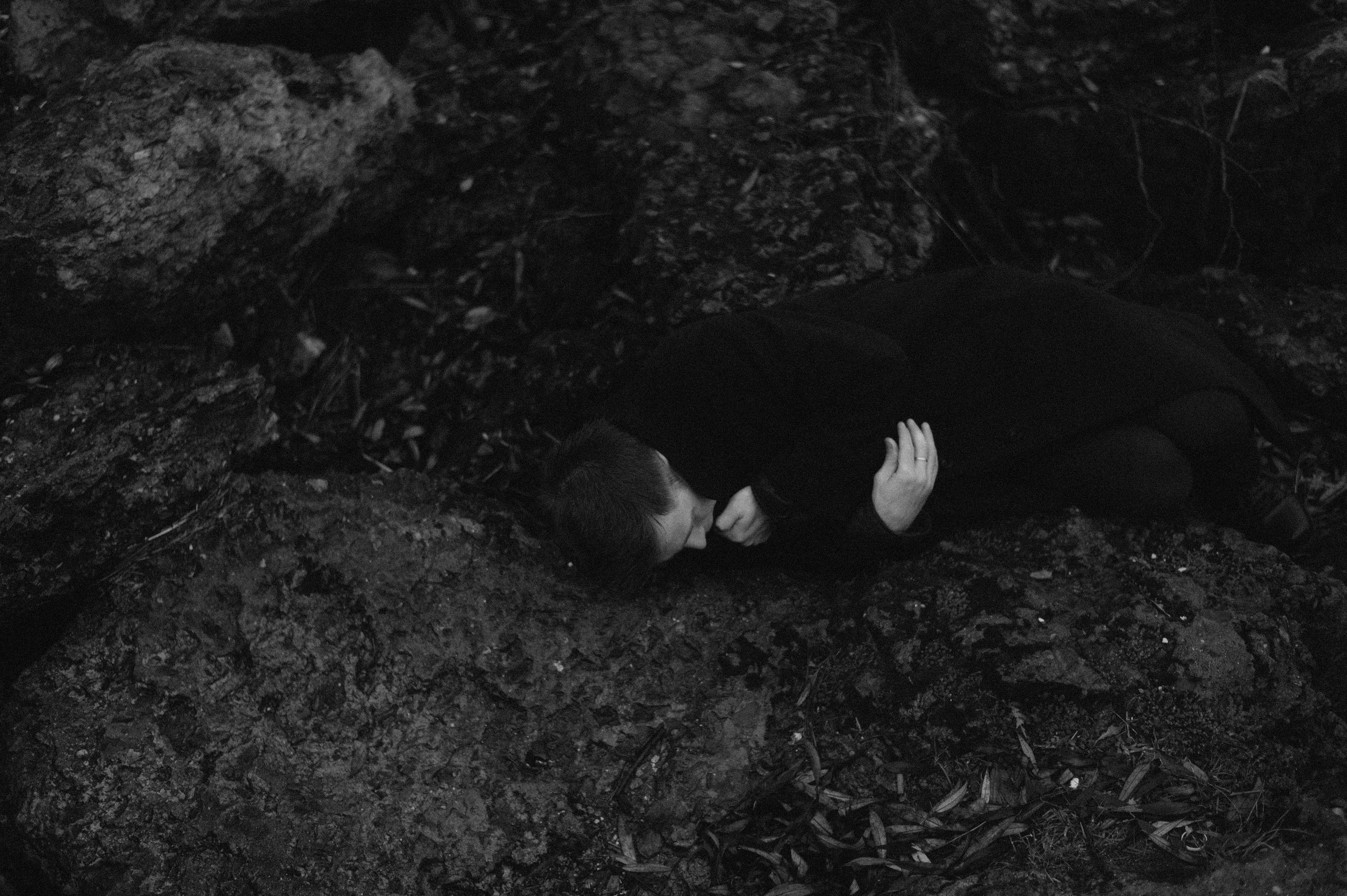 Арсений, пасмурная вода в осени. Свадебный фотограф в Ярославле Денис Медоваров