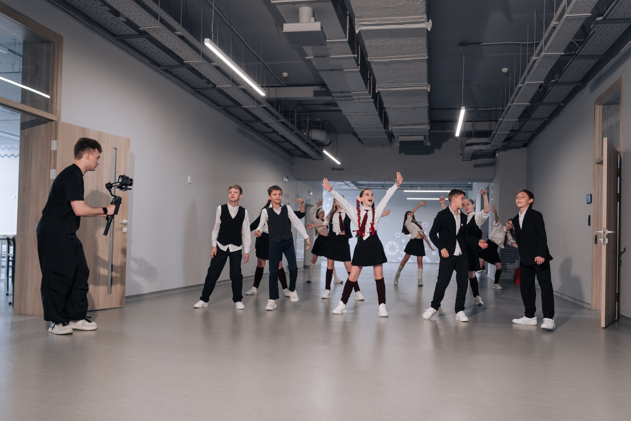 Бэкстейдж клипа Baby one more time. Паша Страхов — фотограф