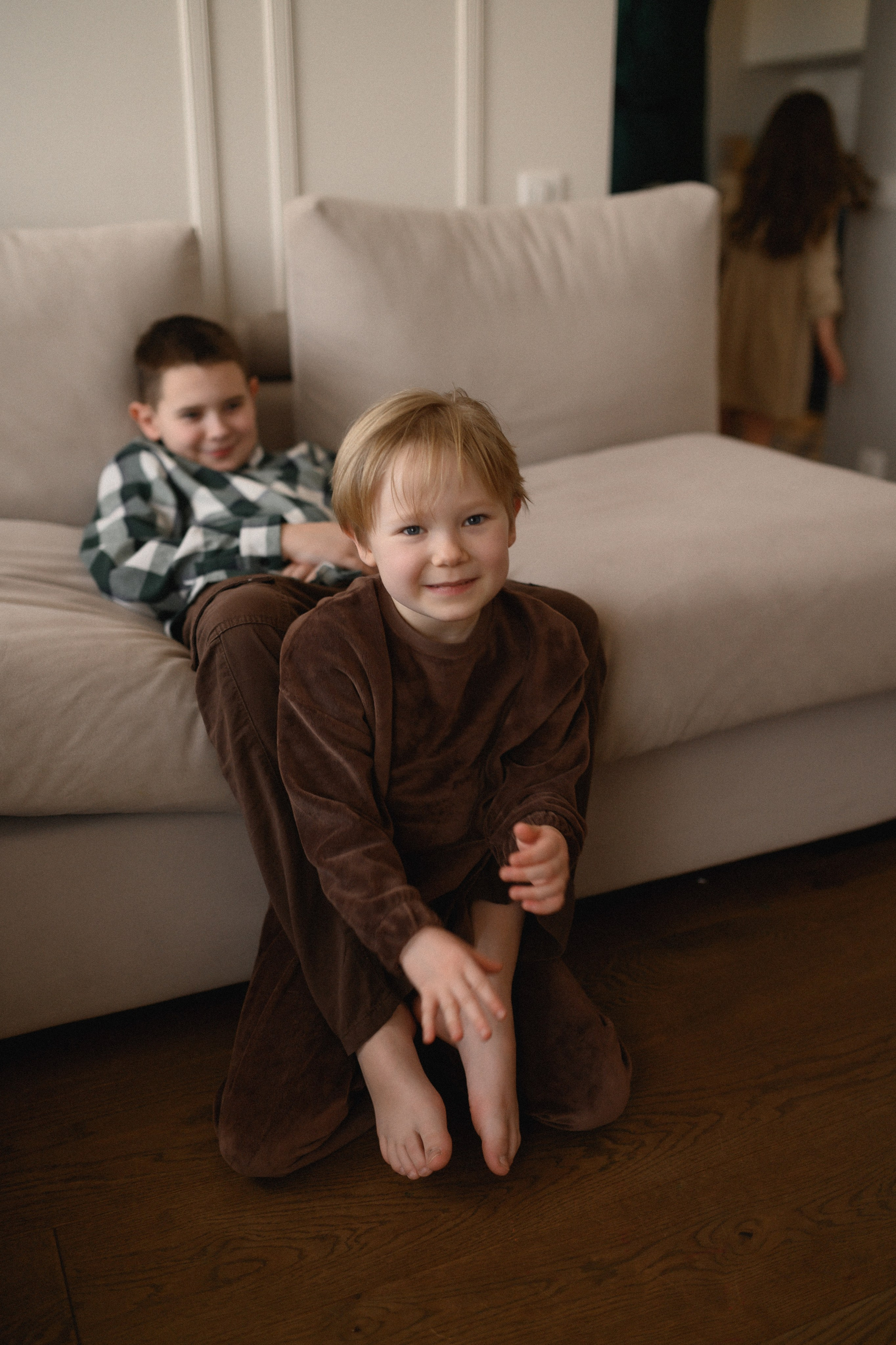 Валентин, Ирина, Евсей, Кира и Агата дома. Семейный и свадебный lifestyle-фотограф в Москве Мария Петрова