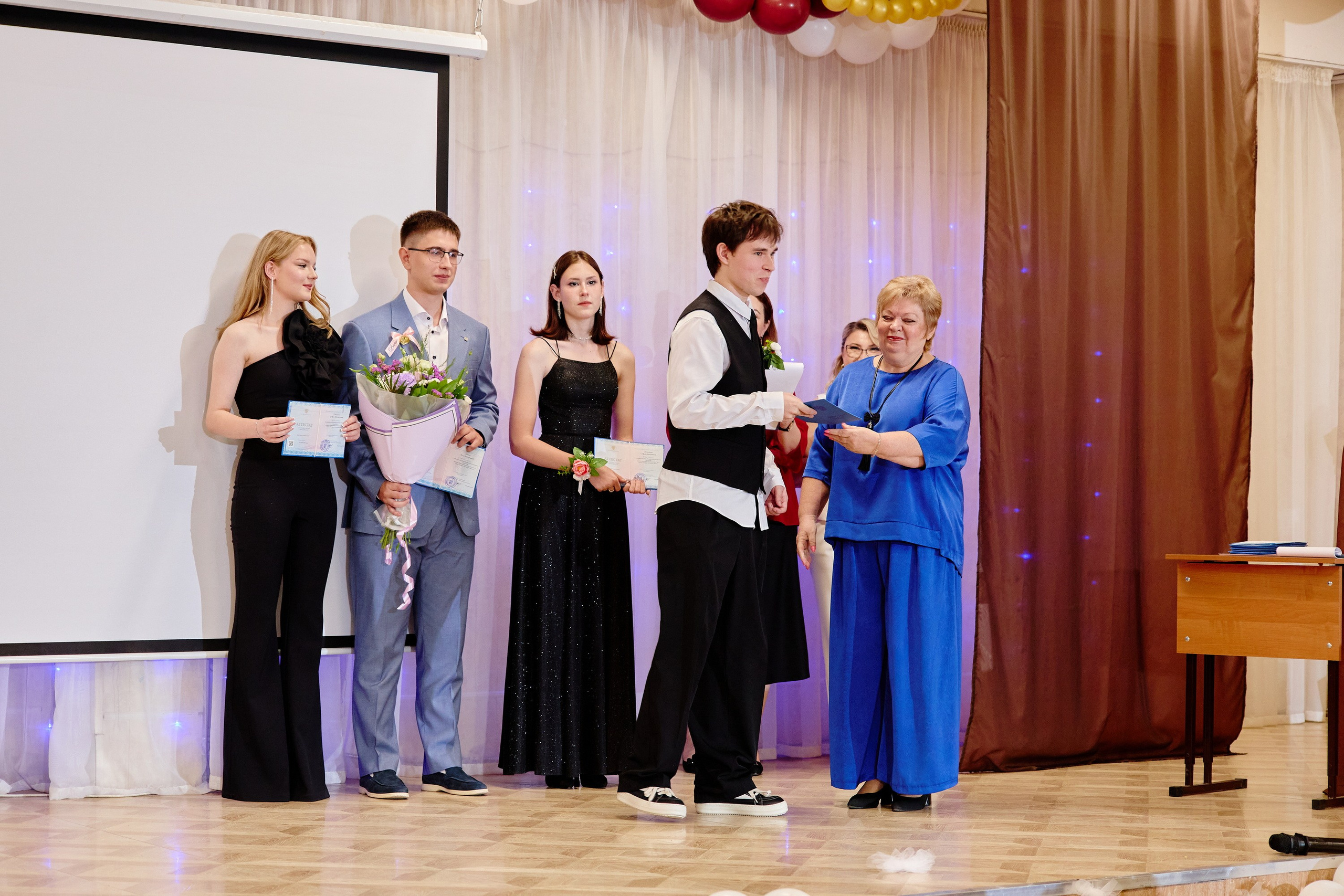 Выпускной 35 Сош. Фотограф Выпускные альбомы Таганрог Сергей Коробченко