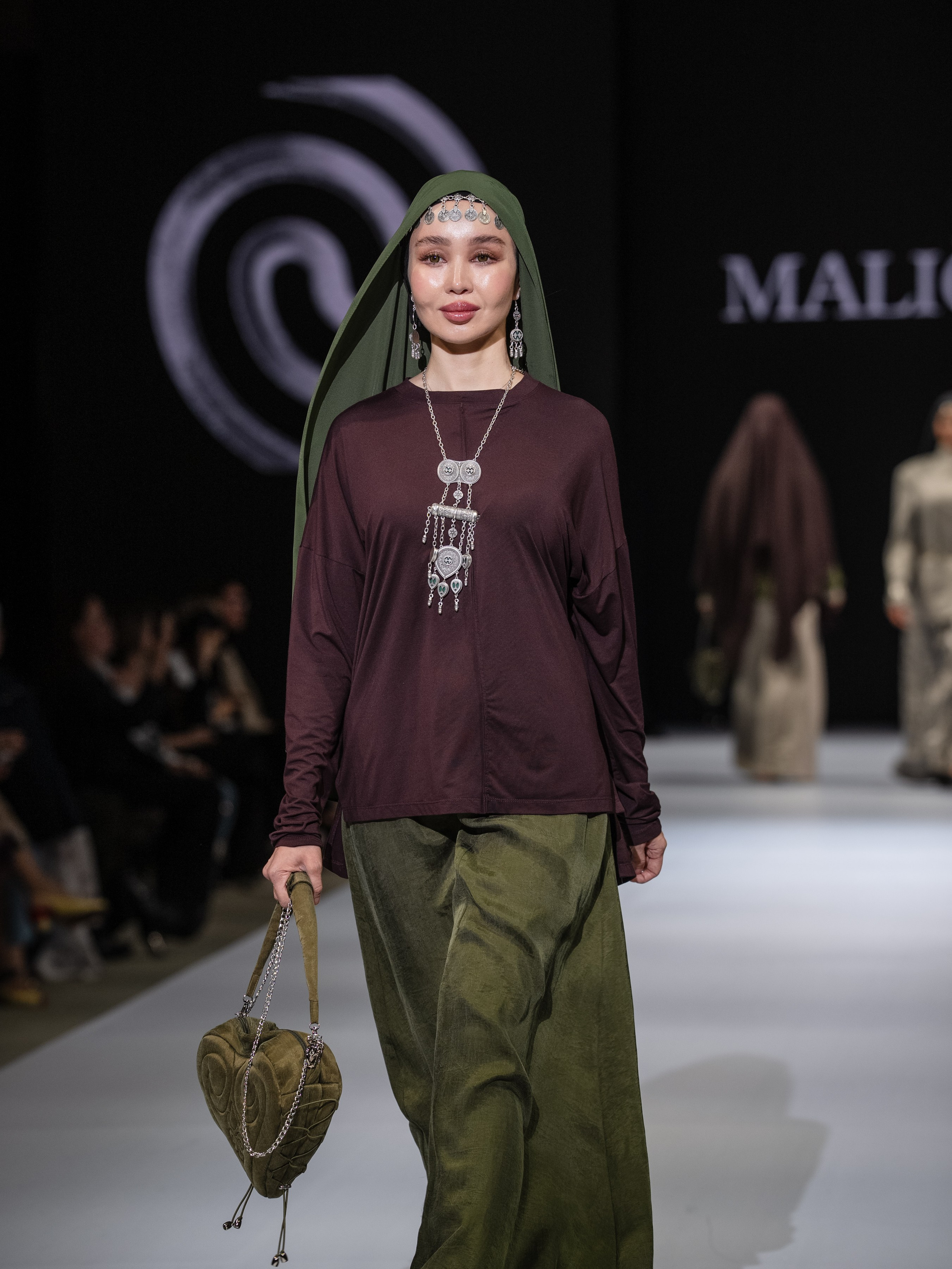 EURASIAN FASHION WEEK Malique. Сайт Алматинского НЮ АРТ, будуар и фэшн фотографа Дениса Карпенко
