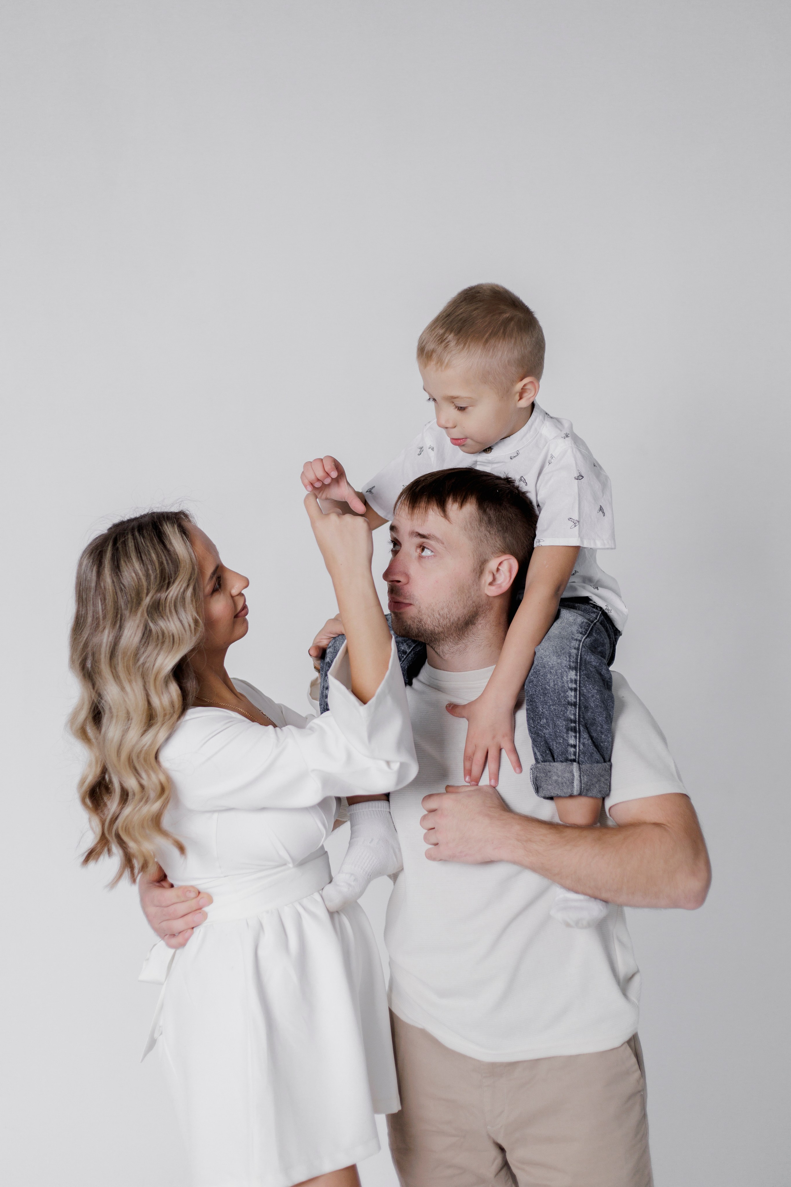 Семейная фотосессия в студии. Семейный и детский фотограф в Рязани Васюгова Мария