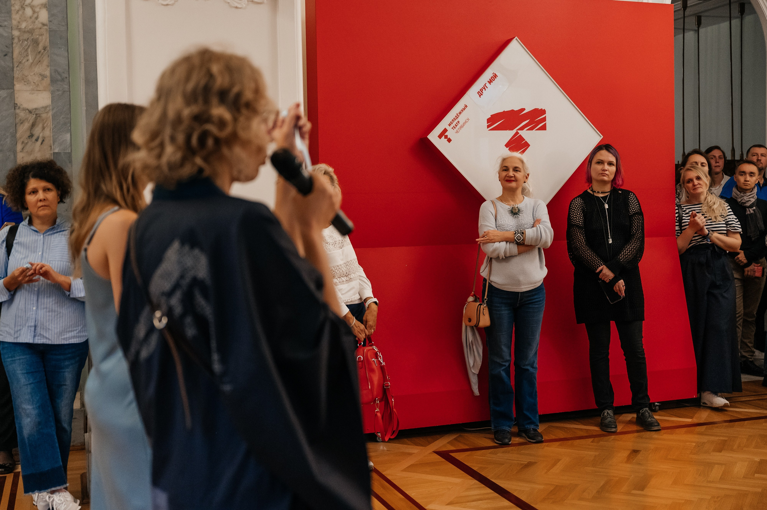 Открытие выставки Кати Васильевой в Молодежном театре. Wedding and family photographer USA