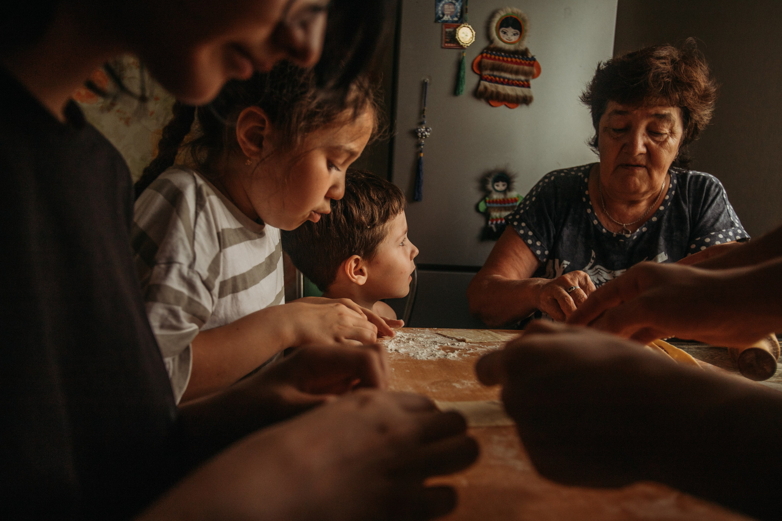 Домашняя фотосессия моей семьи. Венера Гайн. Репортажный фотограф  Тюмень. Обучение фотографии с 0