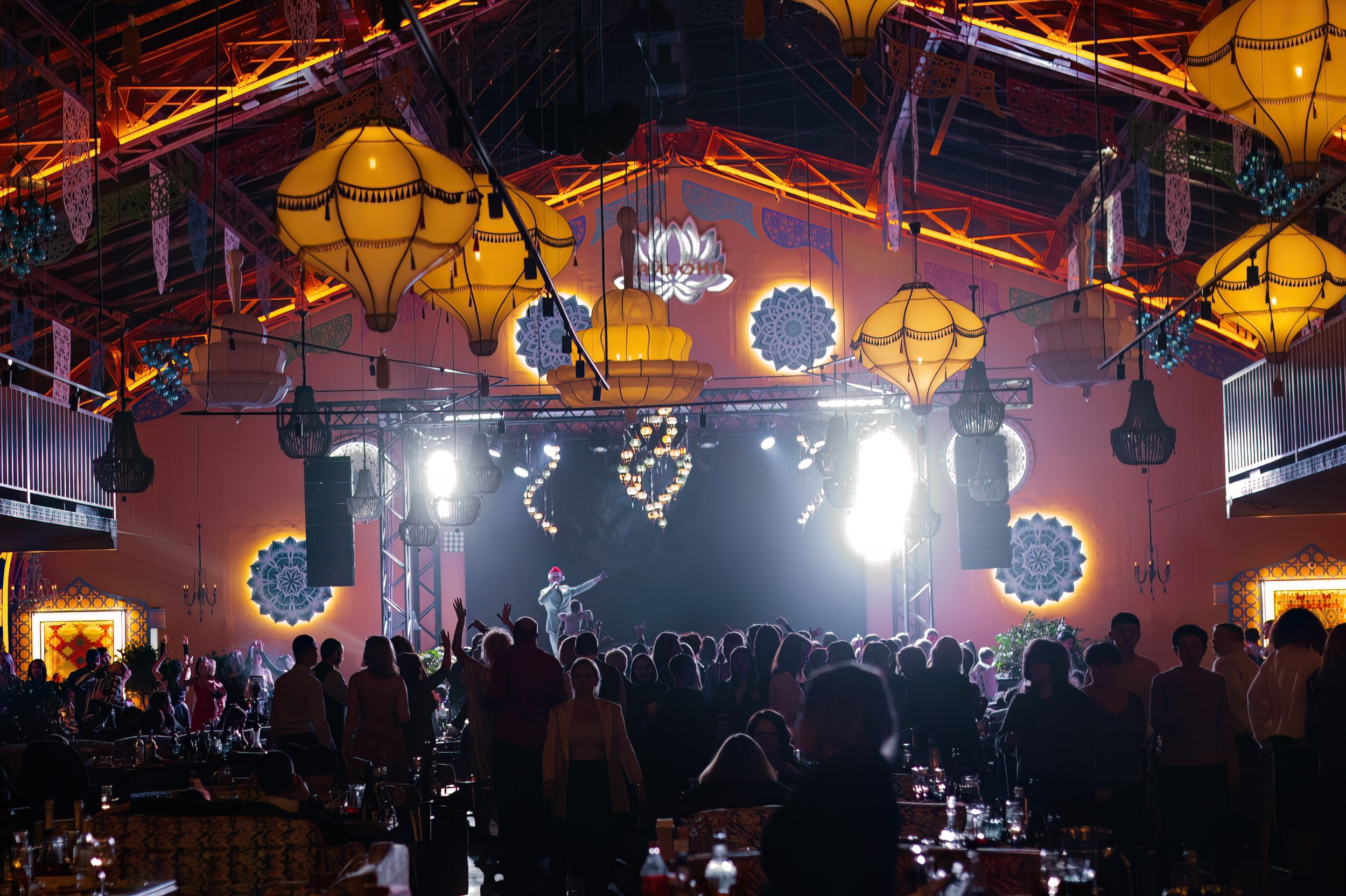 Новогодняя ночь 2024 в ресторане Чайхона ВО. Коммерческий фотограф в Санкт-Петербурге Анна Кобзарь