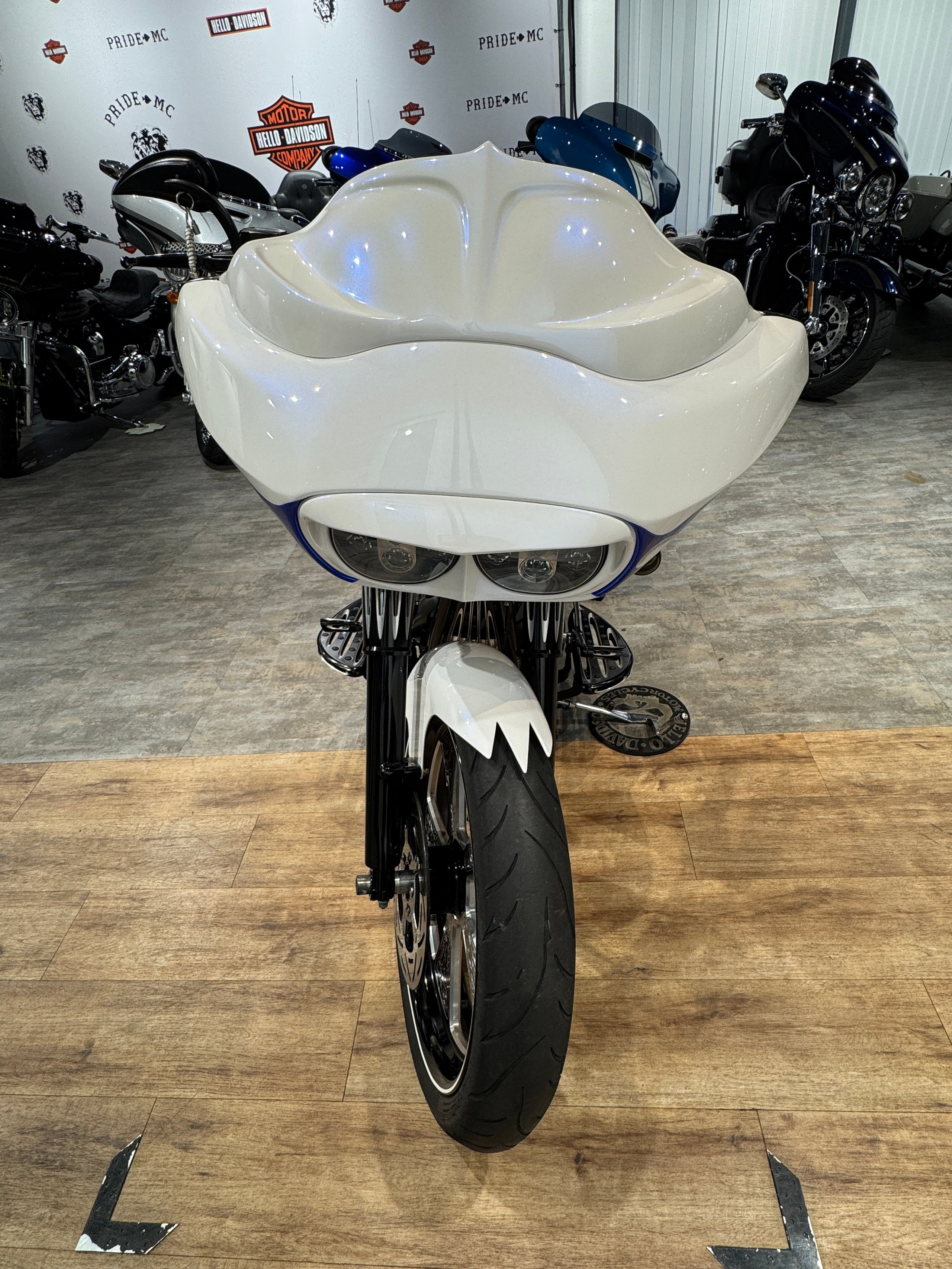 Мотоциклы Harley-Davidson Road Glide 103 White Power (Touring)  — купить мотоцикл. Hello Davidson, Москва. Только хорошие мотоциклы…