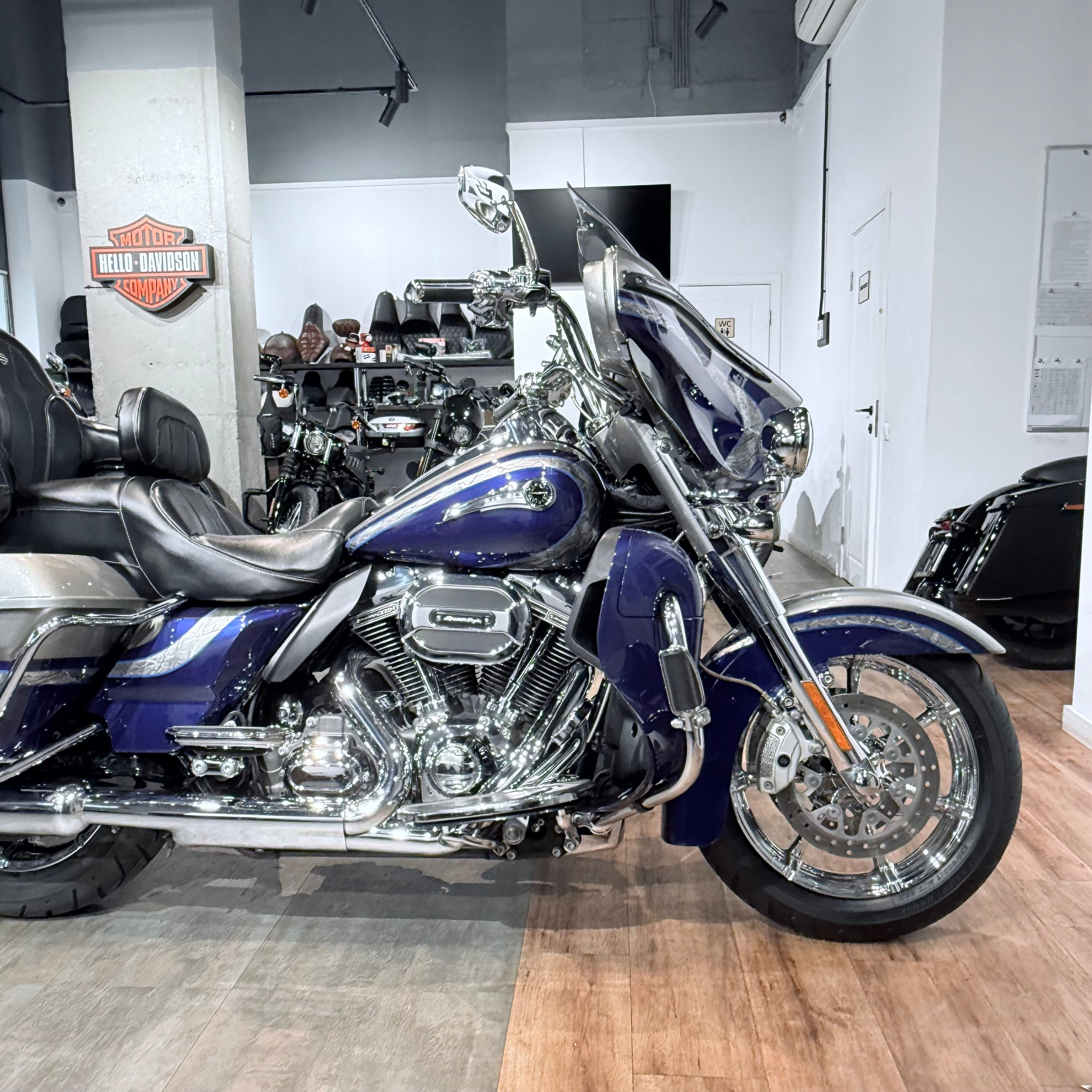 Мотоциклы Harley-Davidson 2016 CVO Limited 110 АВS Раlladium (Touring) — купить мотоцикл. Hello Davidson, Москва. Только хорошие мотоциклы…