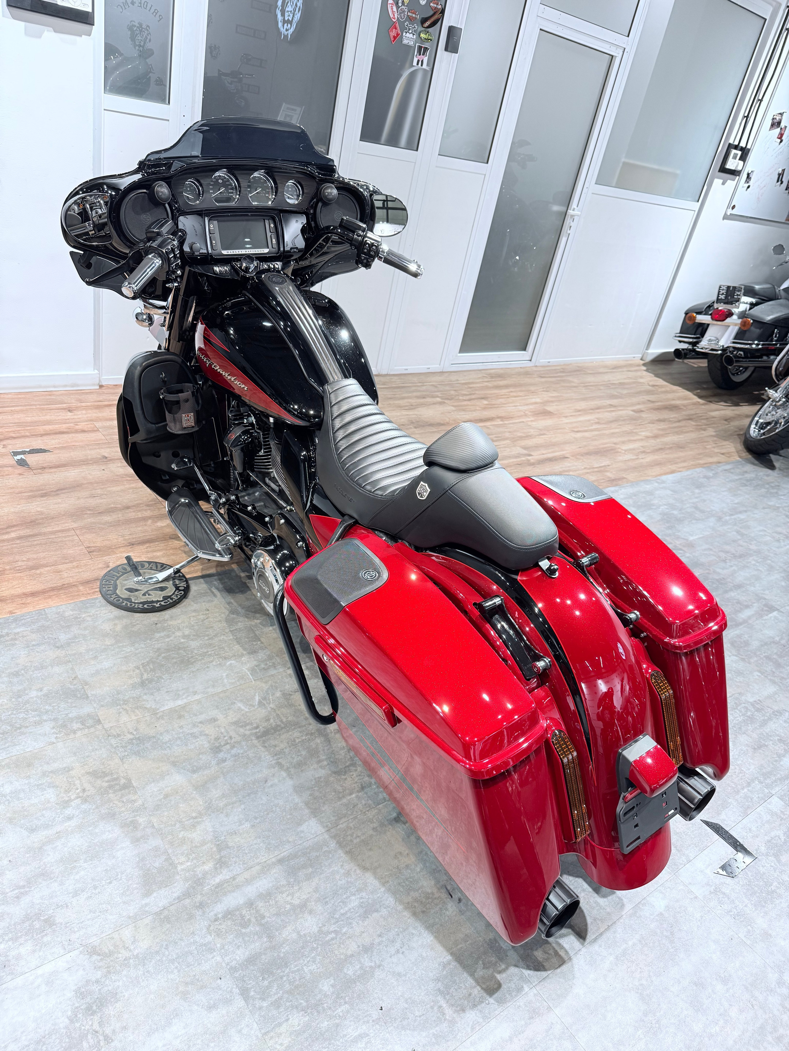 114 CVO Street Glide Special. Hello Davidson, Москва. Только хорошие мотоциклы…