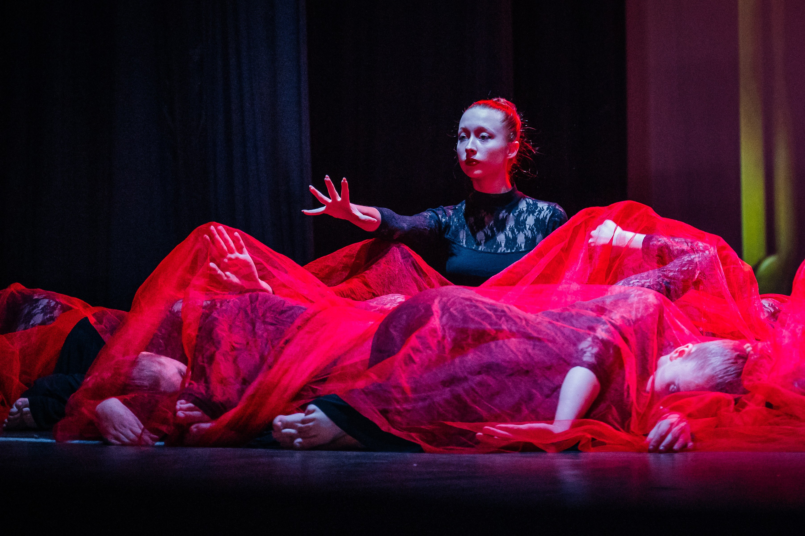 Танцы. Фотограф Елена Рогашкова