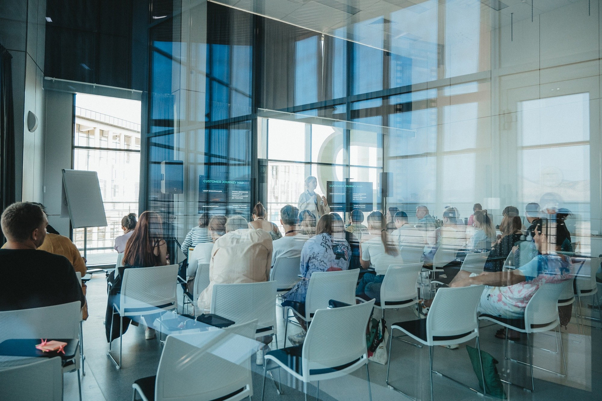 Креативный общий план аудитории для контента в соц сети