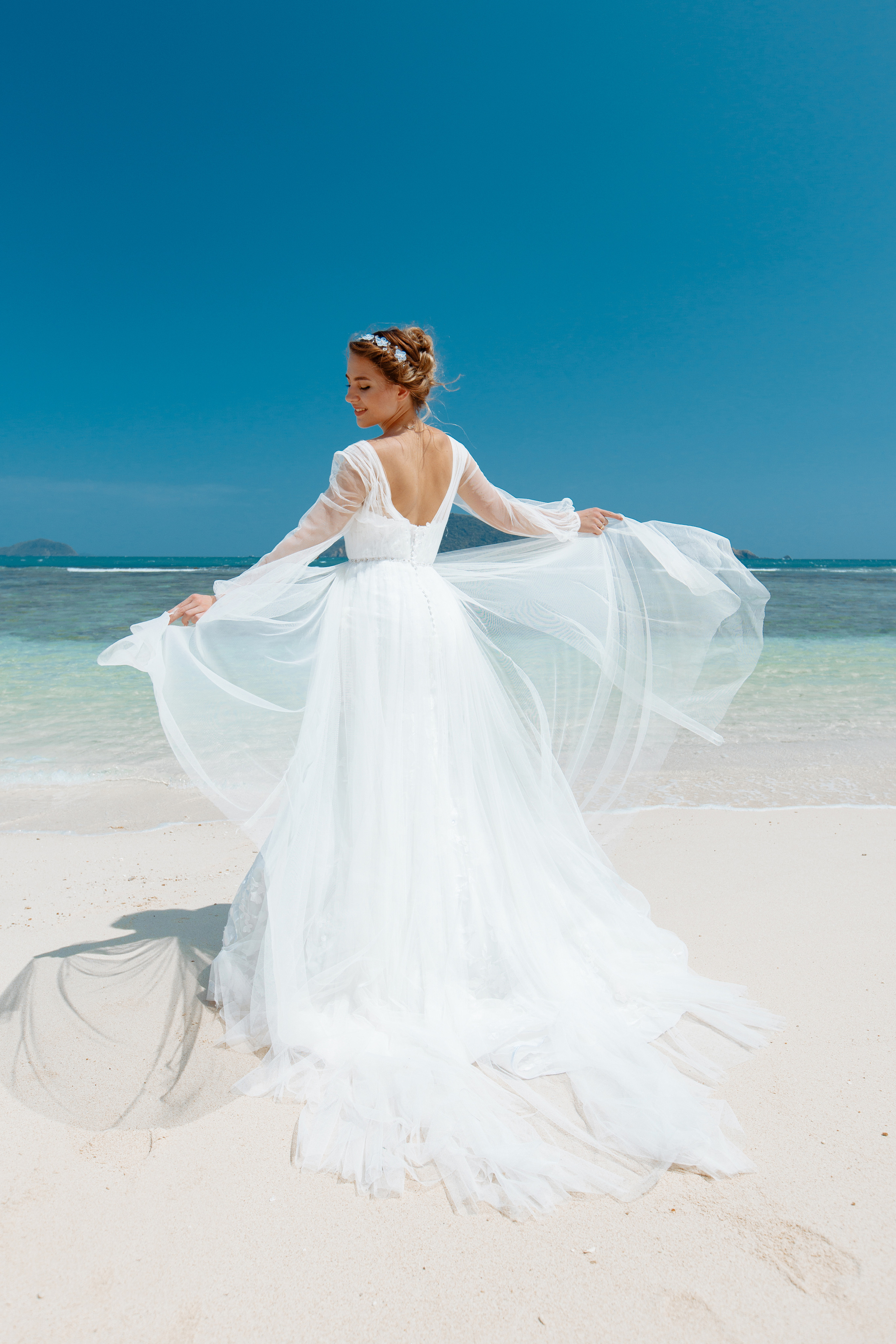 Шикарная невеста на изумрудном берегу острова Пхукета. Фотограф на Пхукете в Таиланде