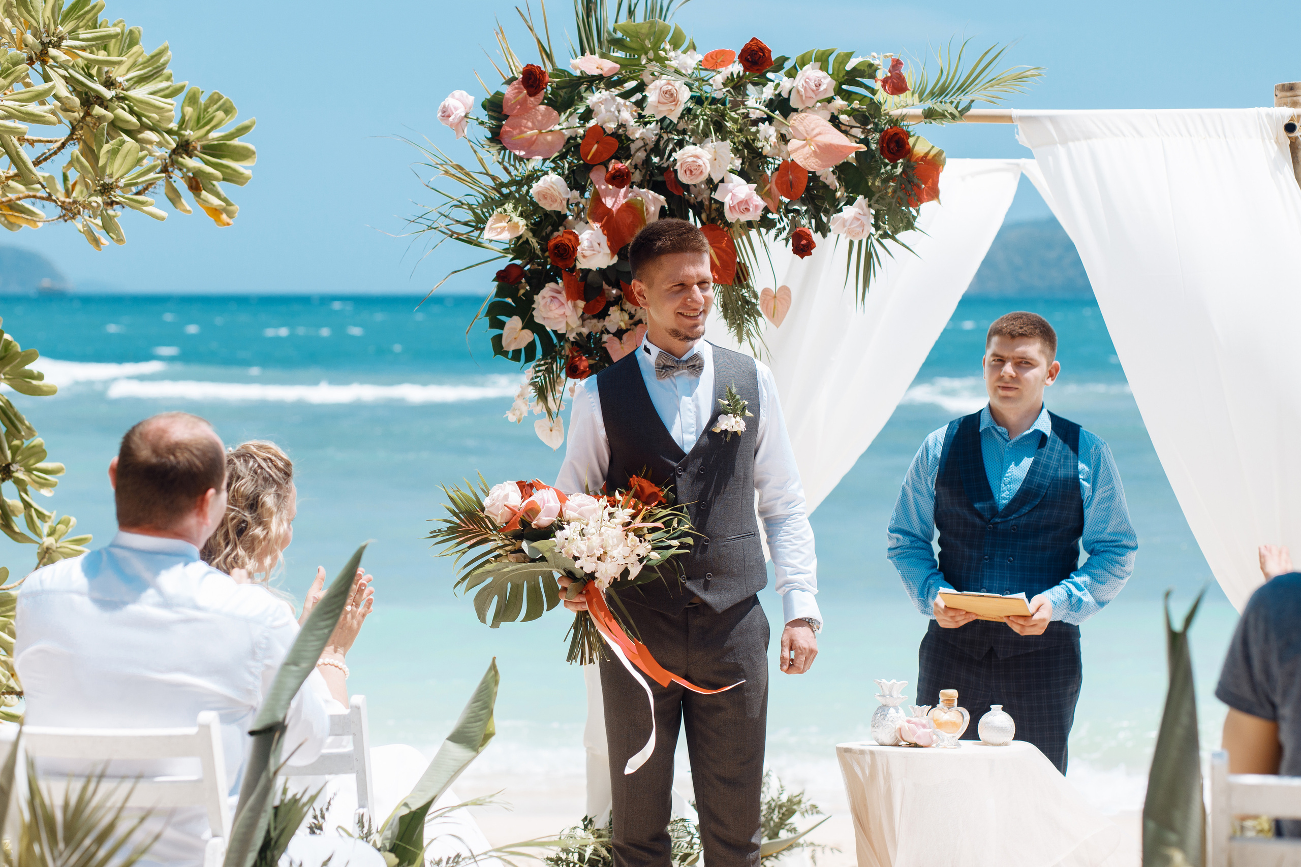 Шикарная невеста на изумрудном берегу острова Пхукета. Фотограф на Пхукете в Таиланде