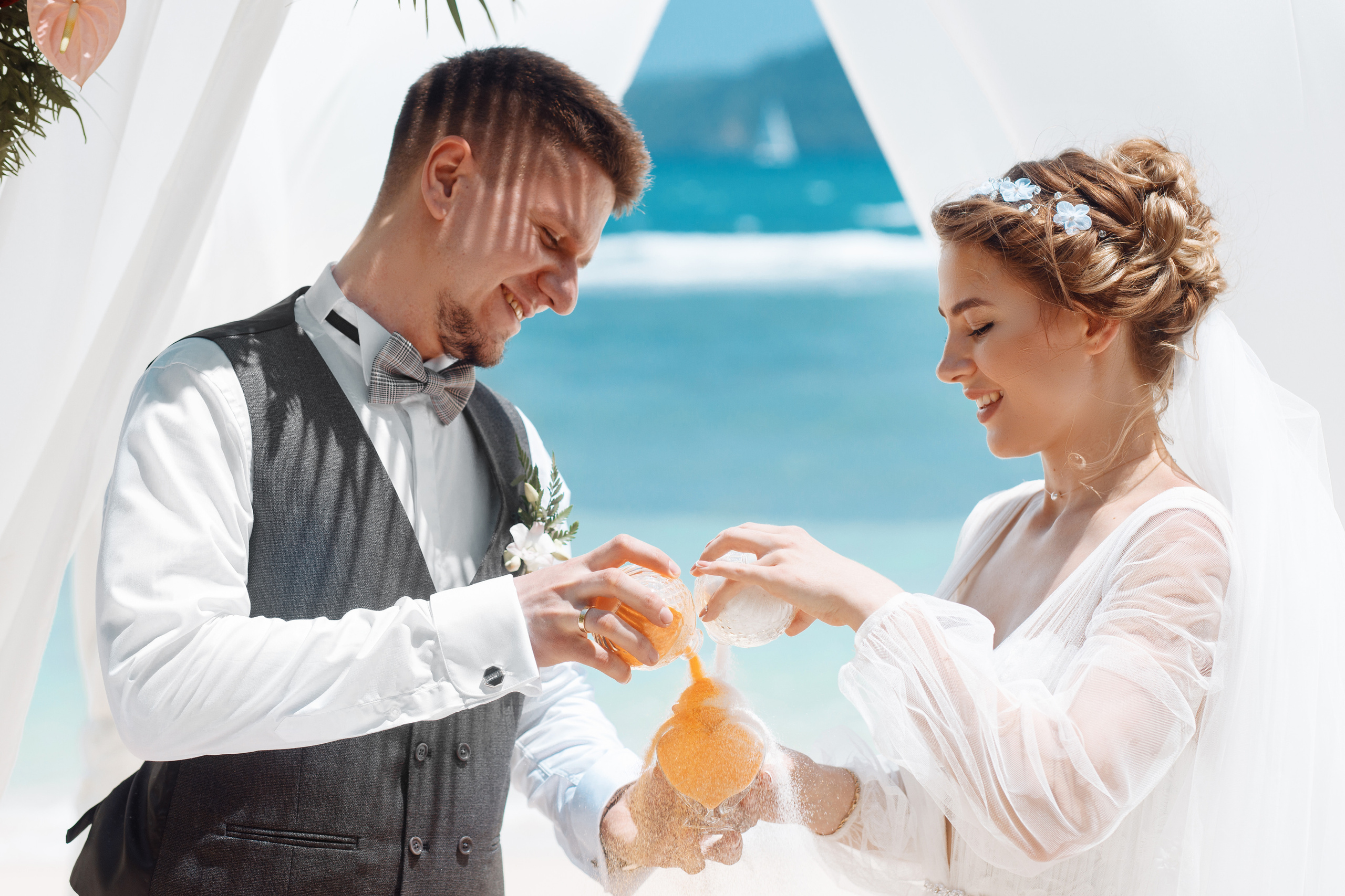 Шикарная невеста на изумрудном берегу острова Пхукета. Фотограф на Пхукете в Таиланде