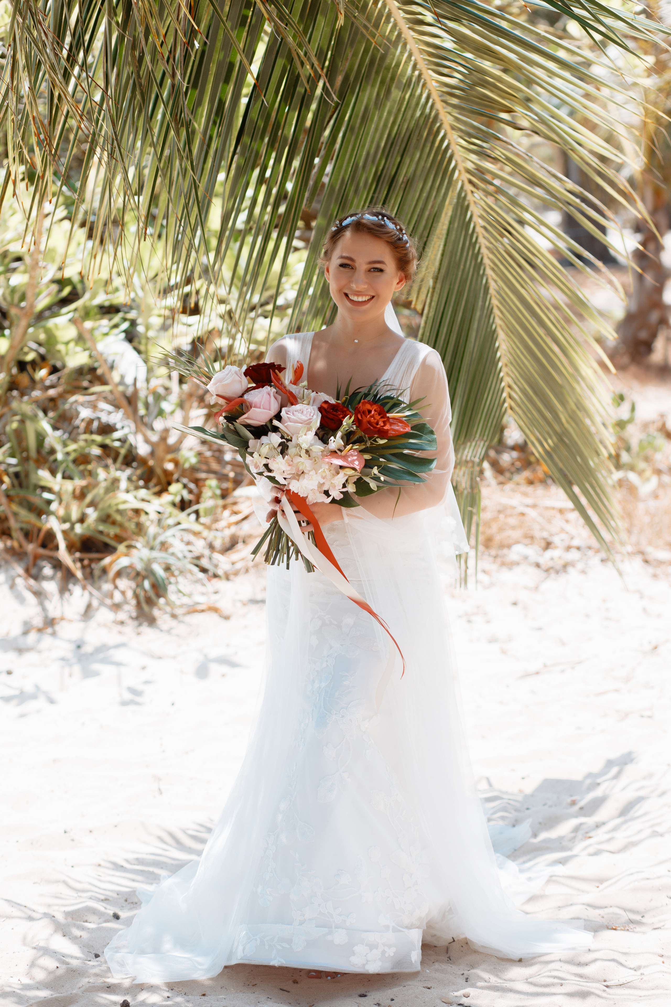 Шикарная невеста на изумрудном берегу острова Пхукета. Фотограф на Пхукете в Таиланде