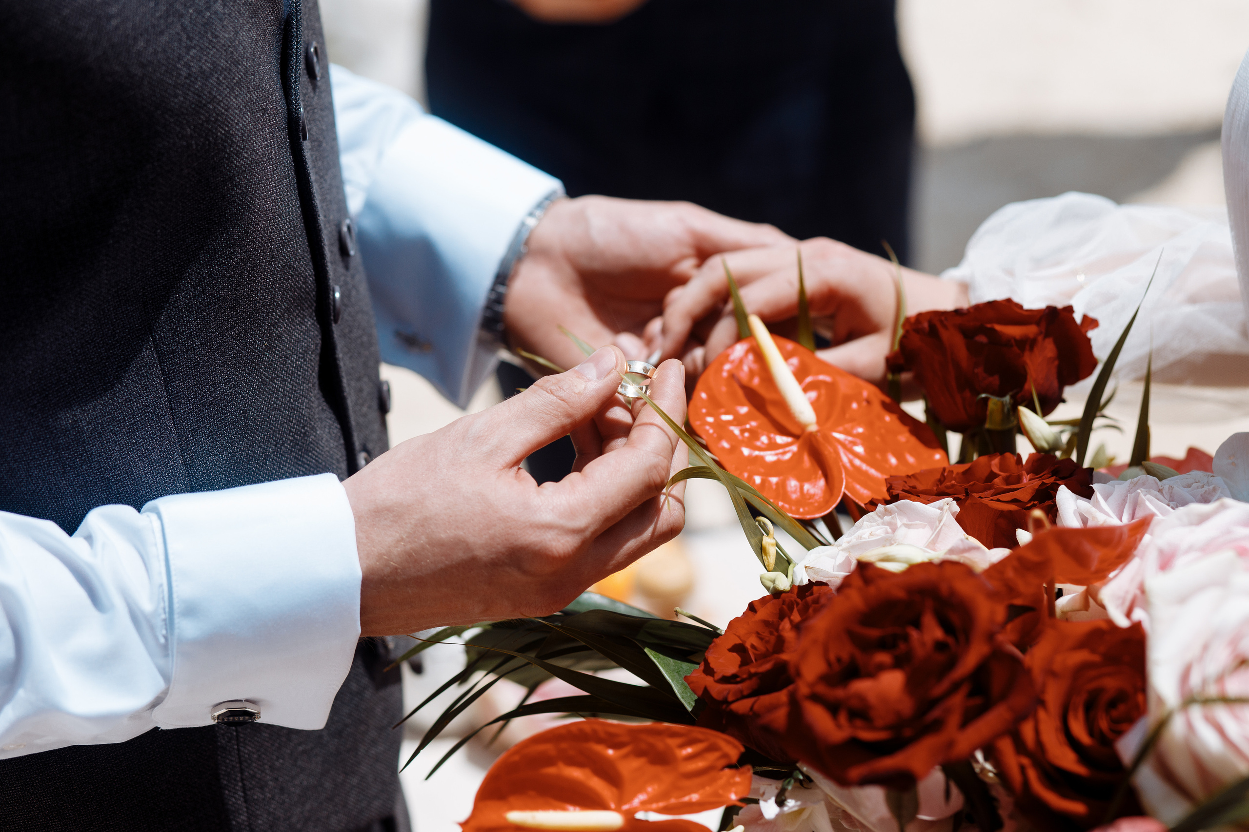 Шикарная невеста на изумрудном берегу острова Пхукета. Фотограф на Пхукете в Таиланде