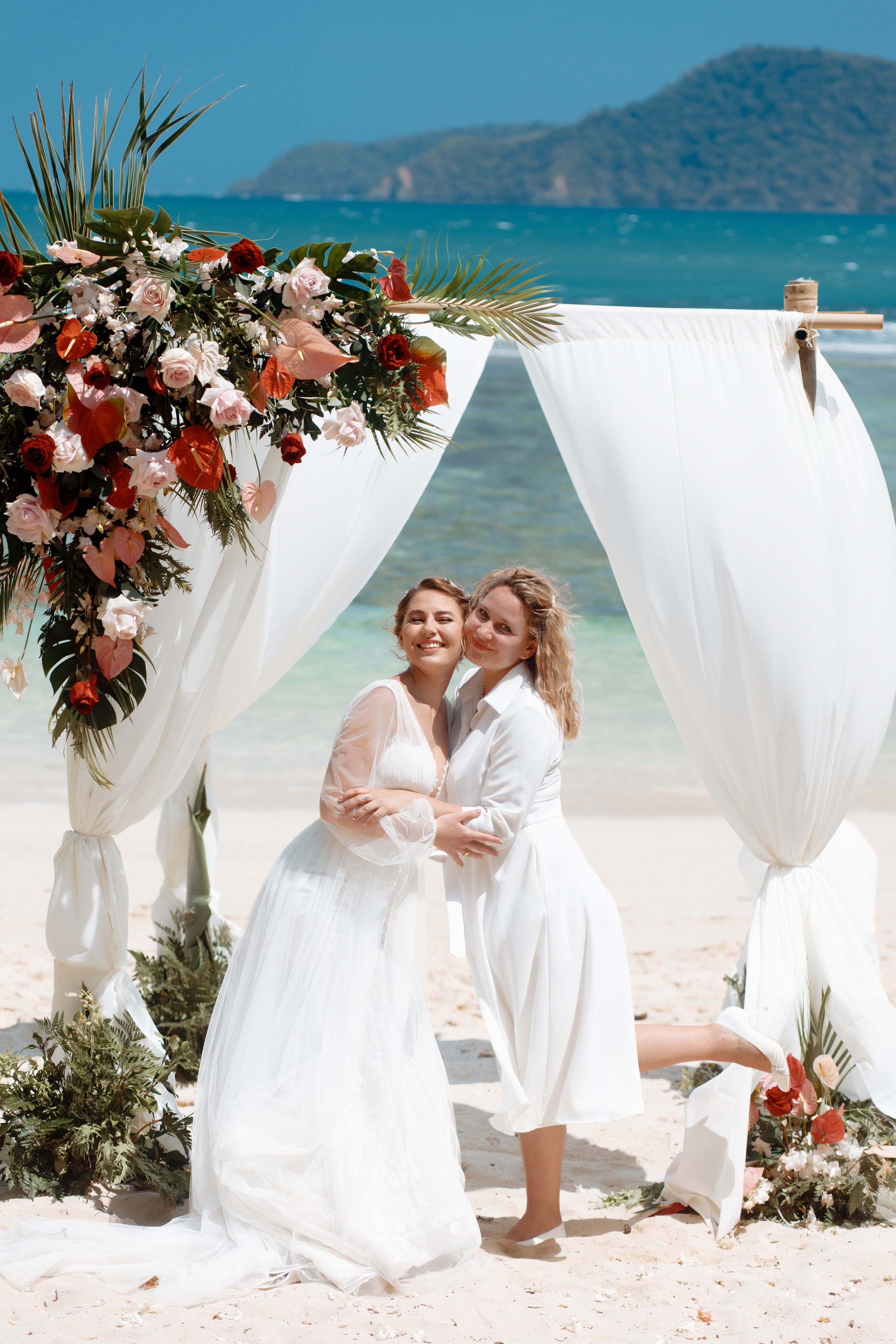 Шикарная невеста на изумрудном берегу острова Пхукета. Фотограф на Пхукете в Таиланде