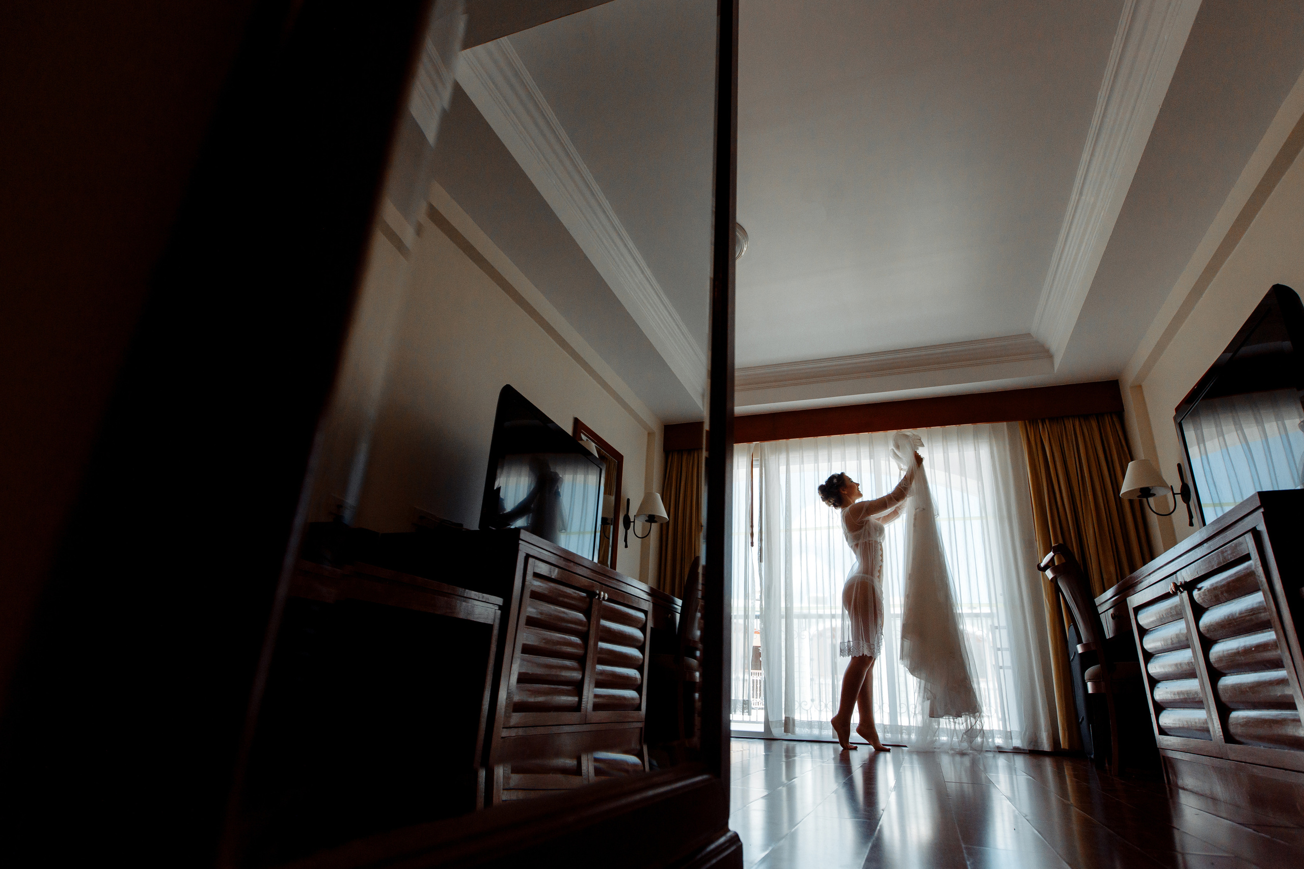 Шикарная невеста на изумрудном берегу острова Пхукета. Фотограф на Пхукете в Таиланде