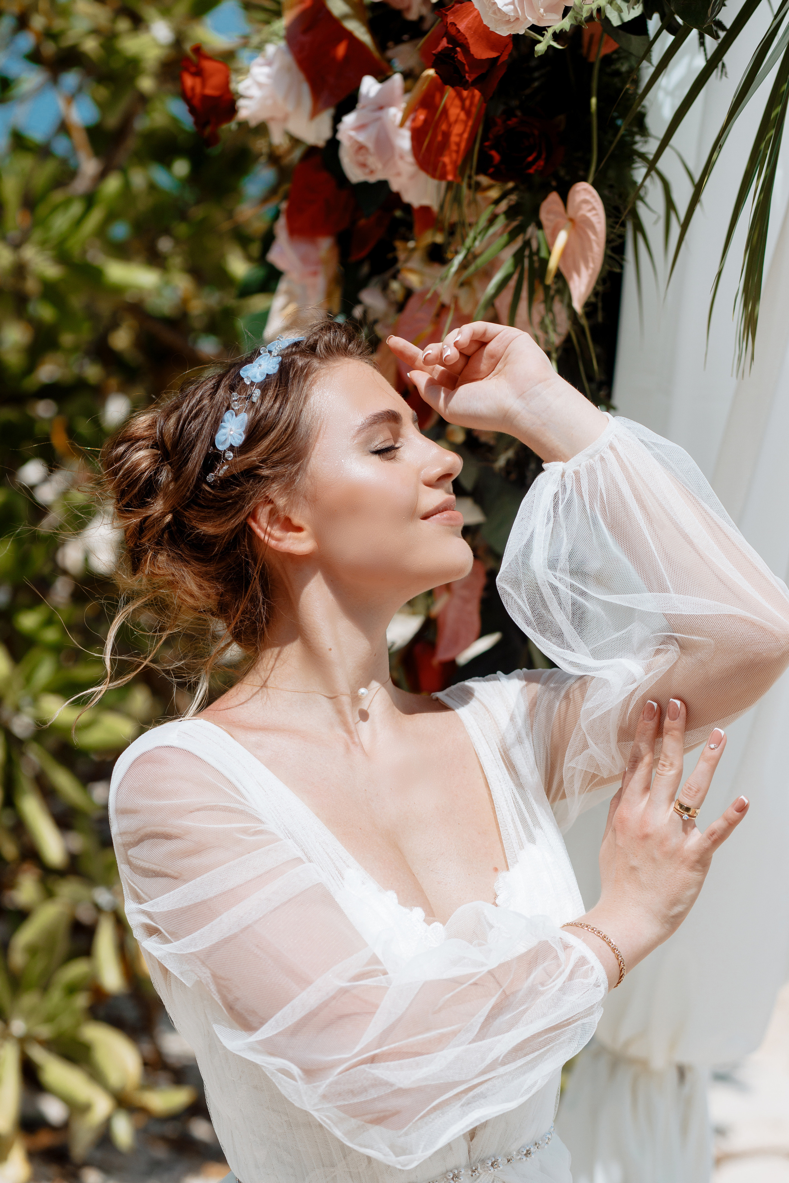 Шикарная невеста на изумрудном берегу острова Пхукета. Фотограф на Пхукете в Таиланде