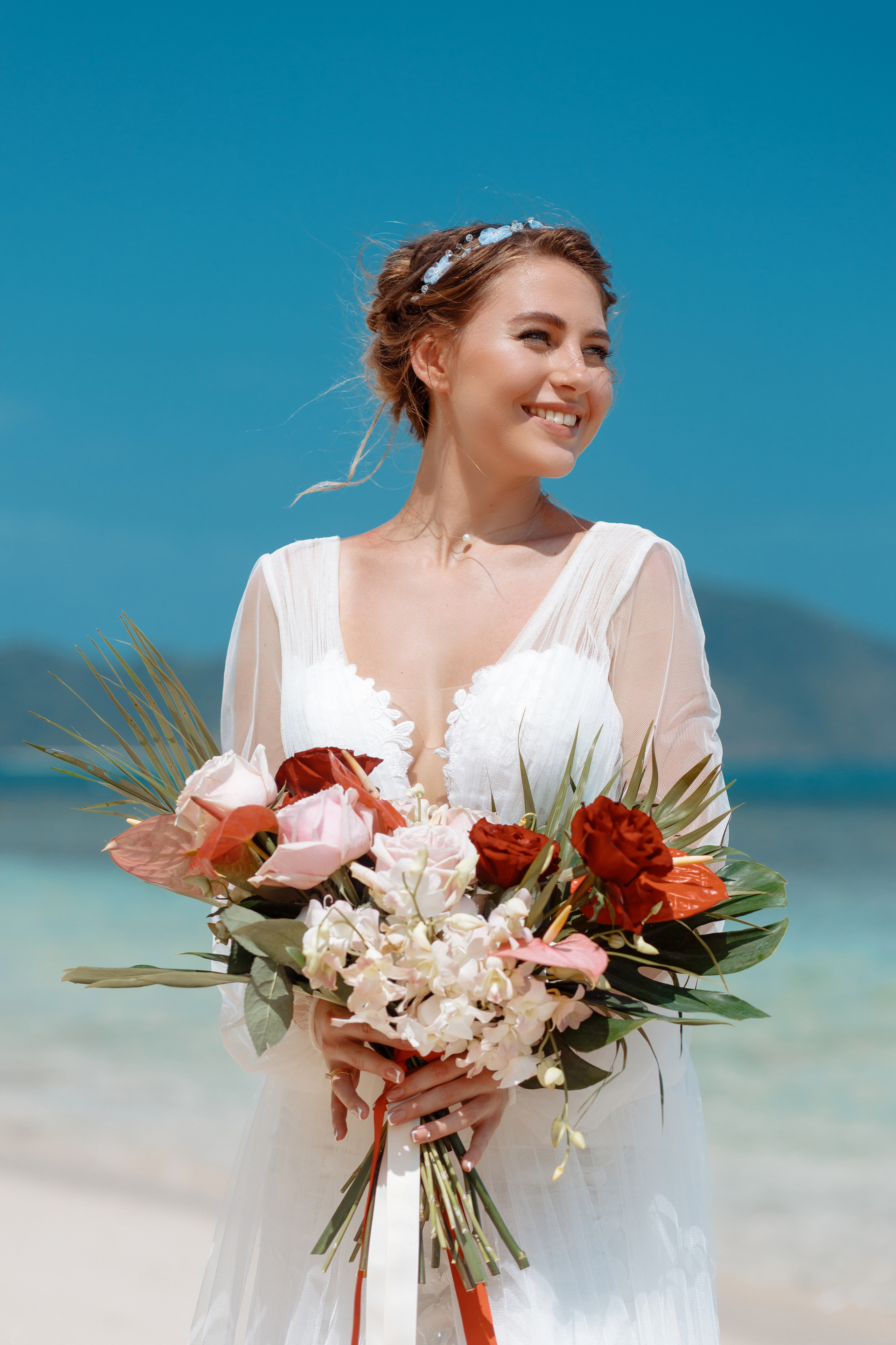 Шикарная невеста на изумрудном берегу острова Пхукета. Фотограф на Пхукете в Таиланде