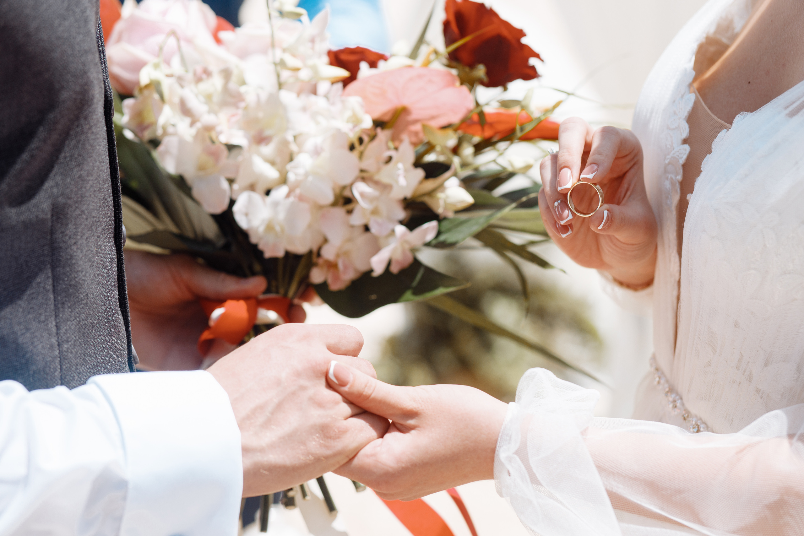 Шикарная невеста на изумрудном берегу острова Пхукета. Фотограф на Пхукете в Таиланде