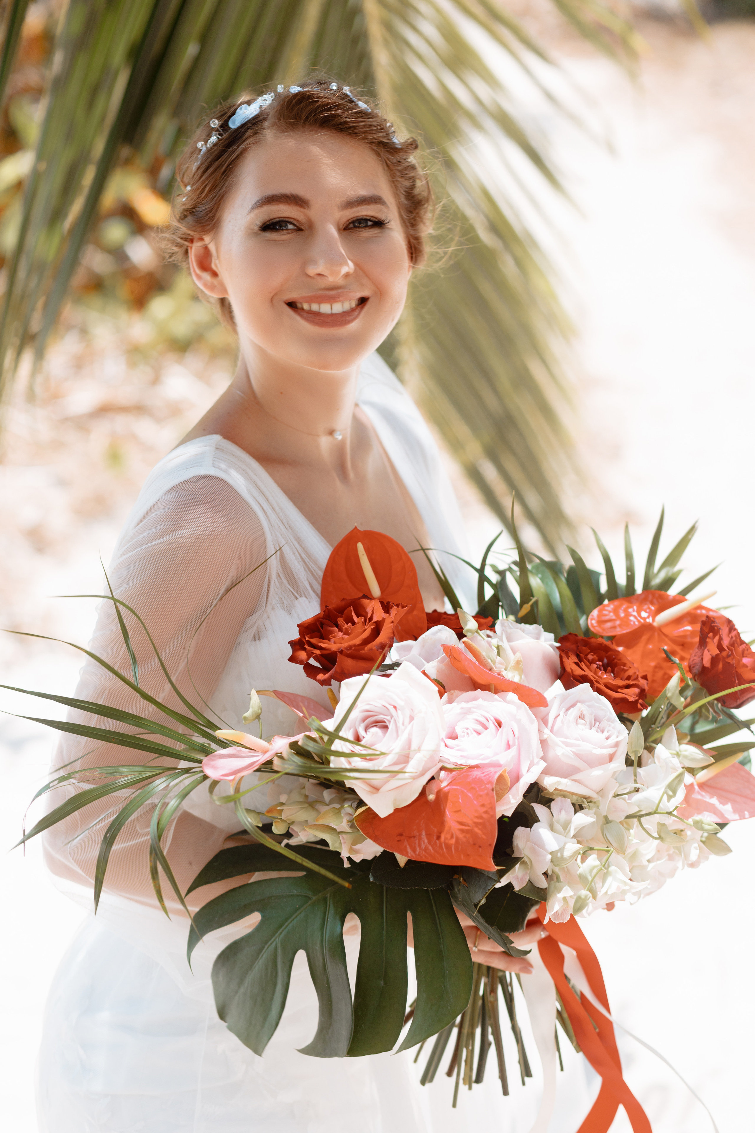 Шикарная невеста на изумрудном берегу острова Пхукета. Фотограф на Пхукете в Таиланде