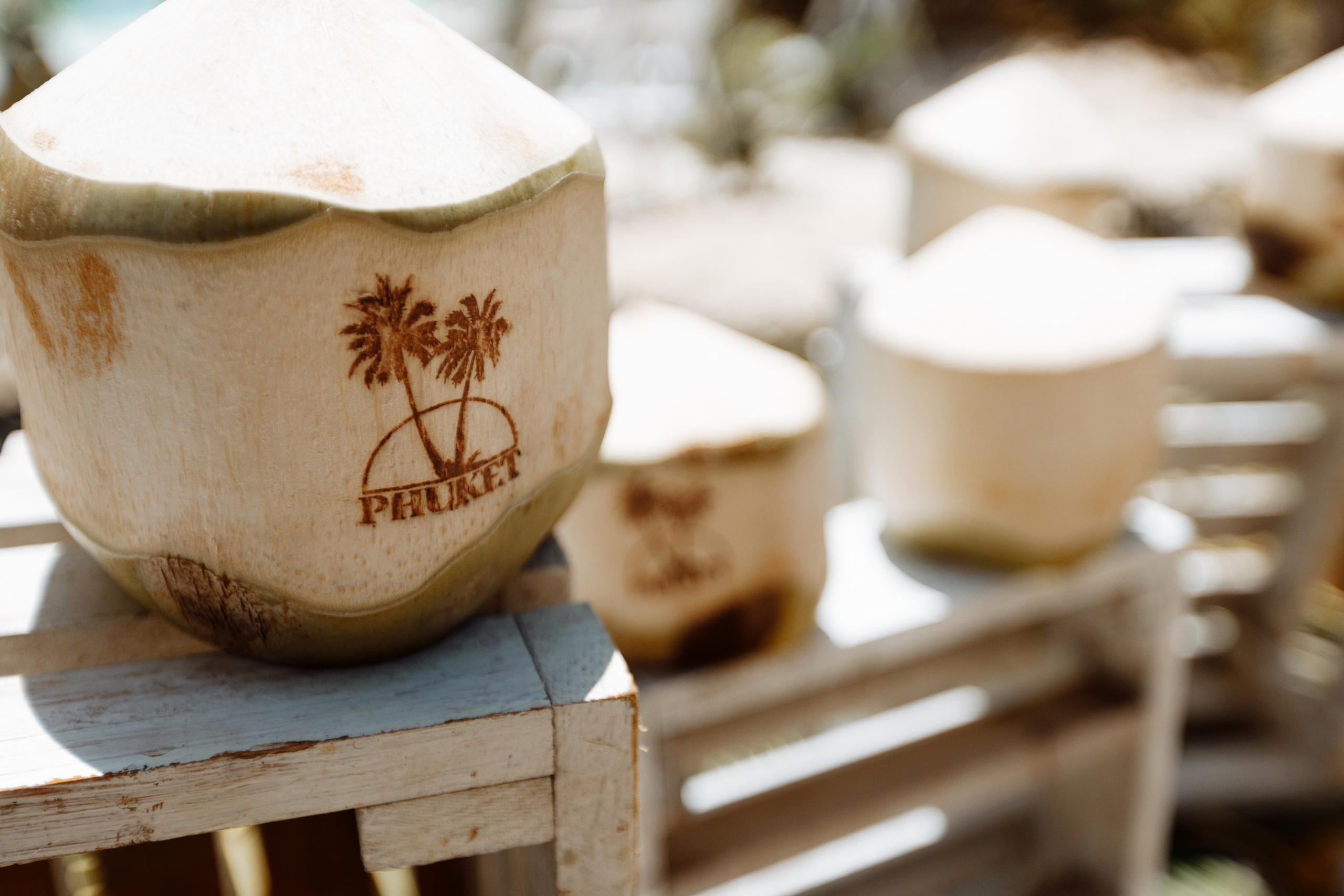 Шикарная невеста на изумрудном берегу острова Пхукета. Фотограф на Пхукете в Таиланде