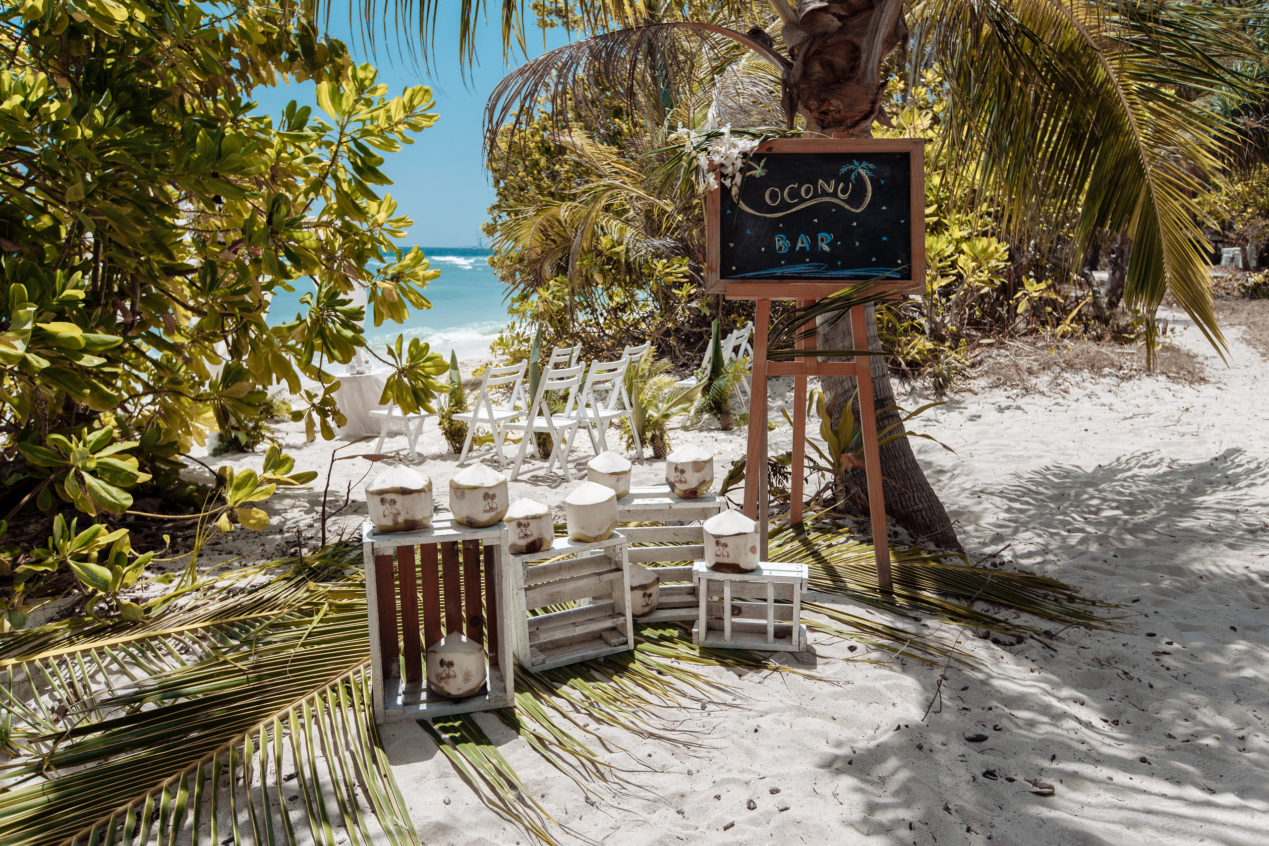 Шикарная невеста на изумрудном берегу острова Пхукета. Фотограф на Пхукете в Таиланде