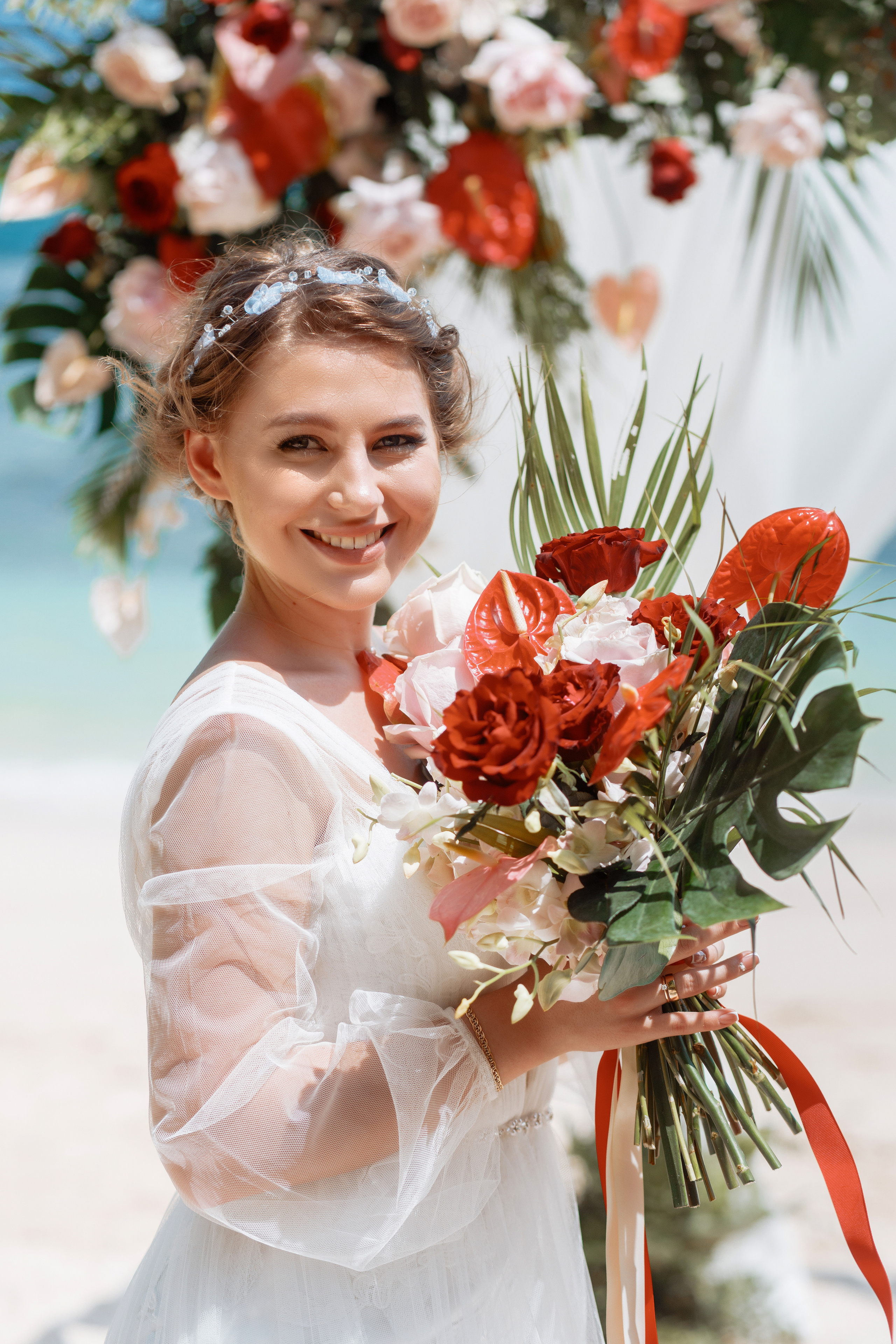 Шикарная невеста на изумрудном берегу острова Пхукета. Фотограф на Пхукете в Таиланде