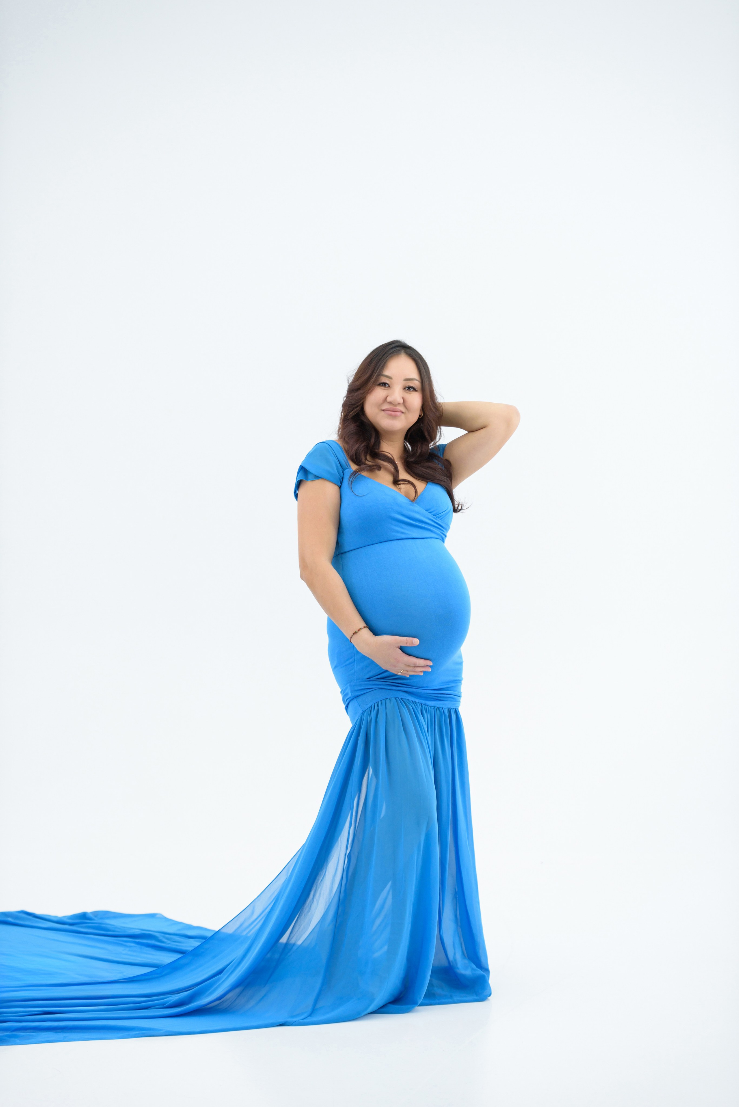 Платье голубое со шлейфом для фотосессии беременности в Иркутске