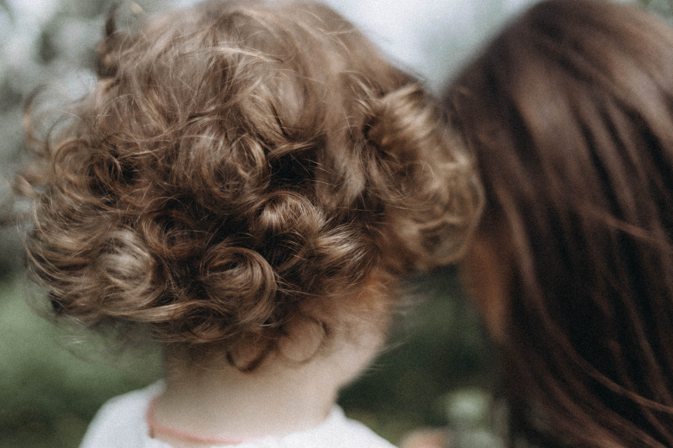 Среди яблонь