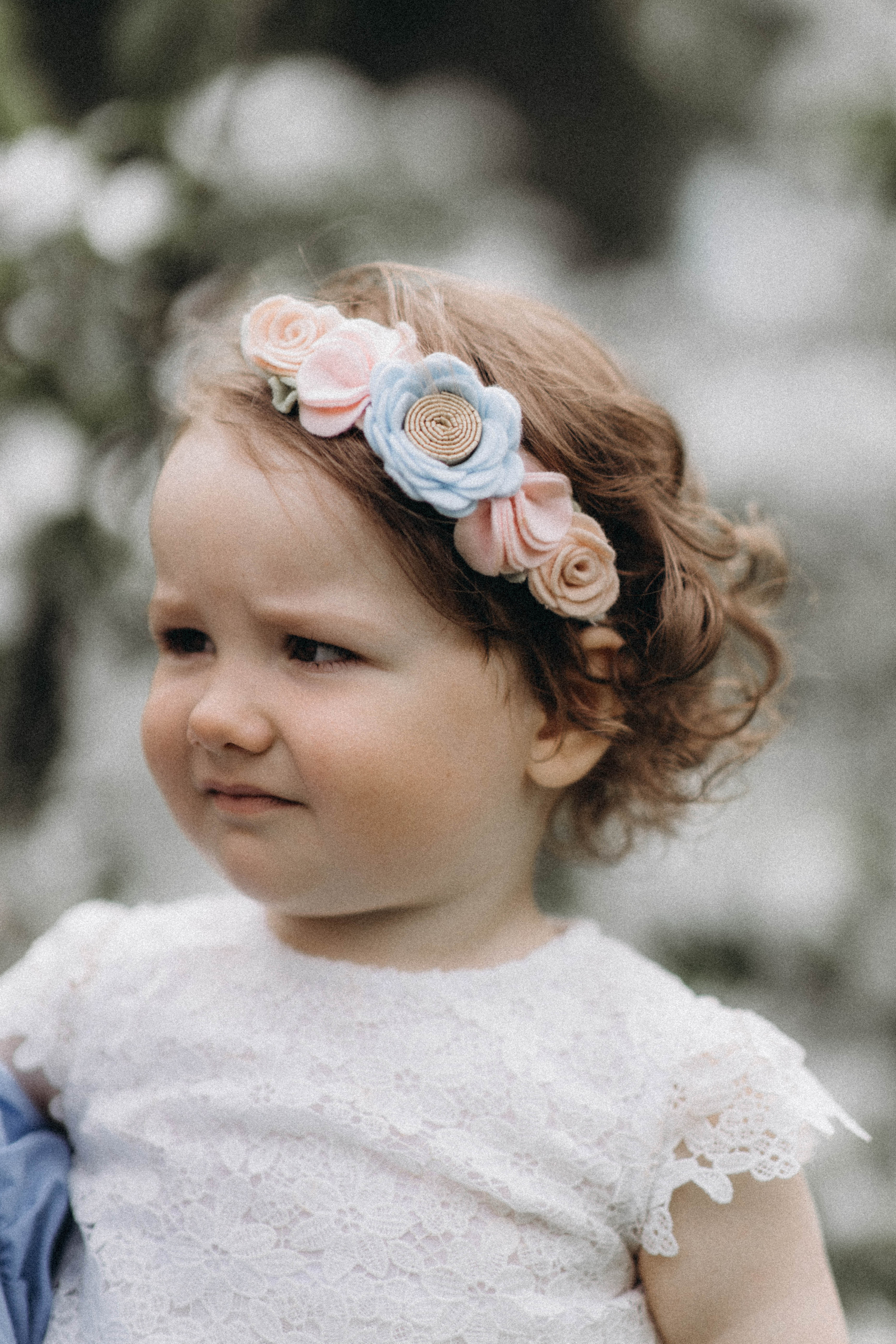 Среди яблонь