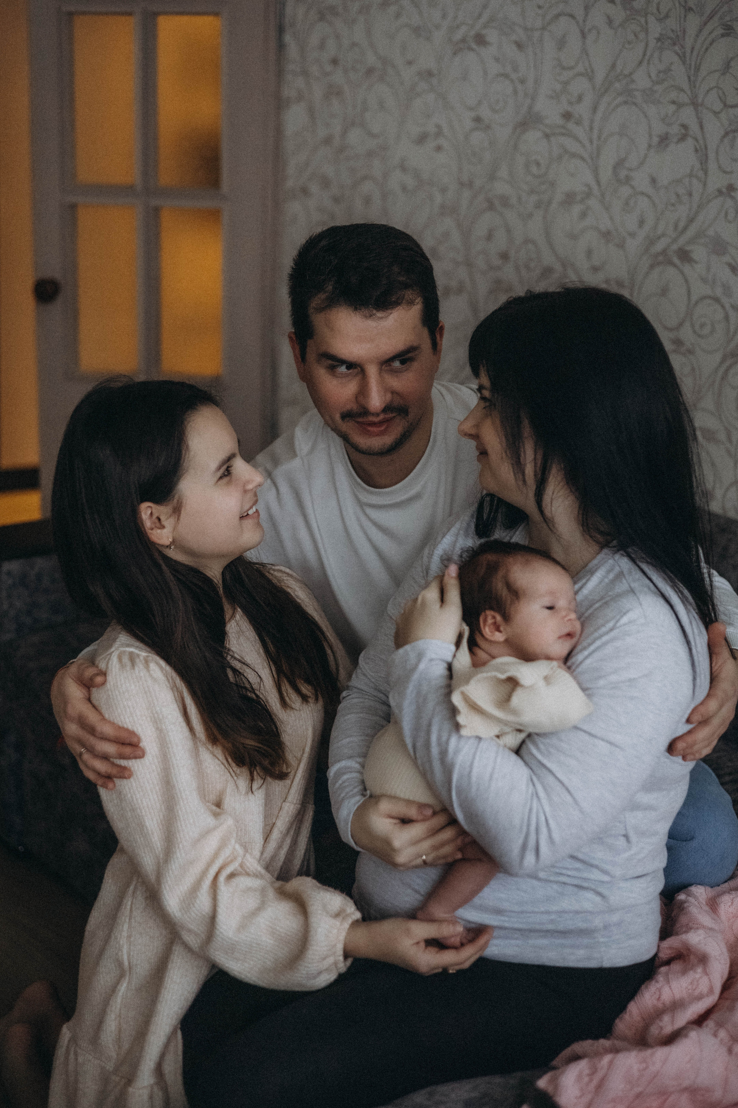 Малышка Алиса с семьей