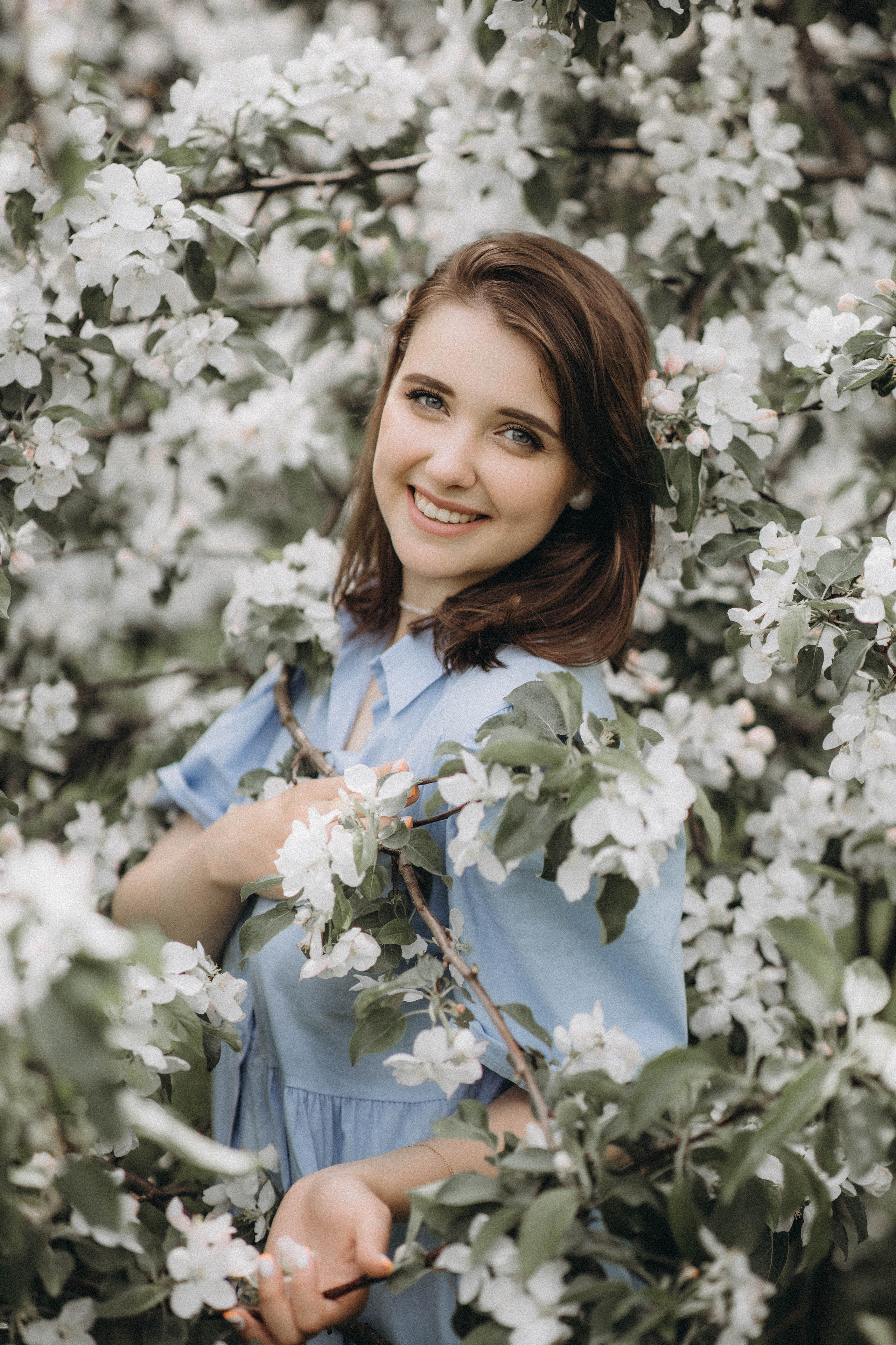 Среди яблонь