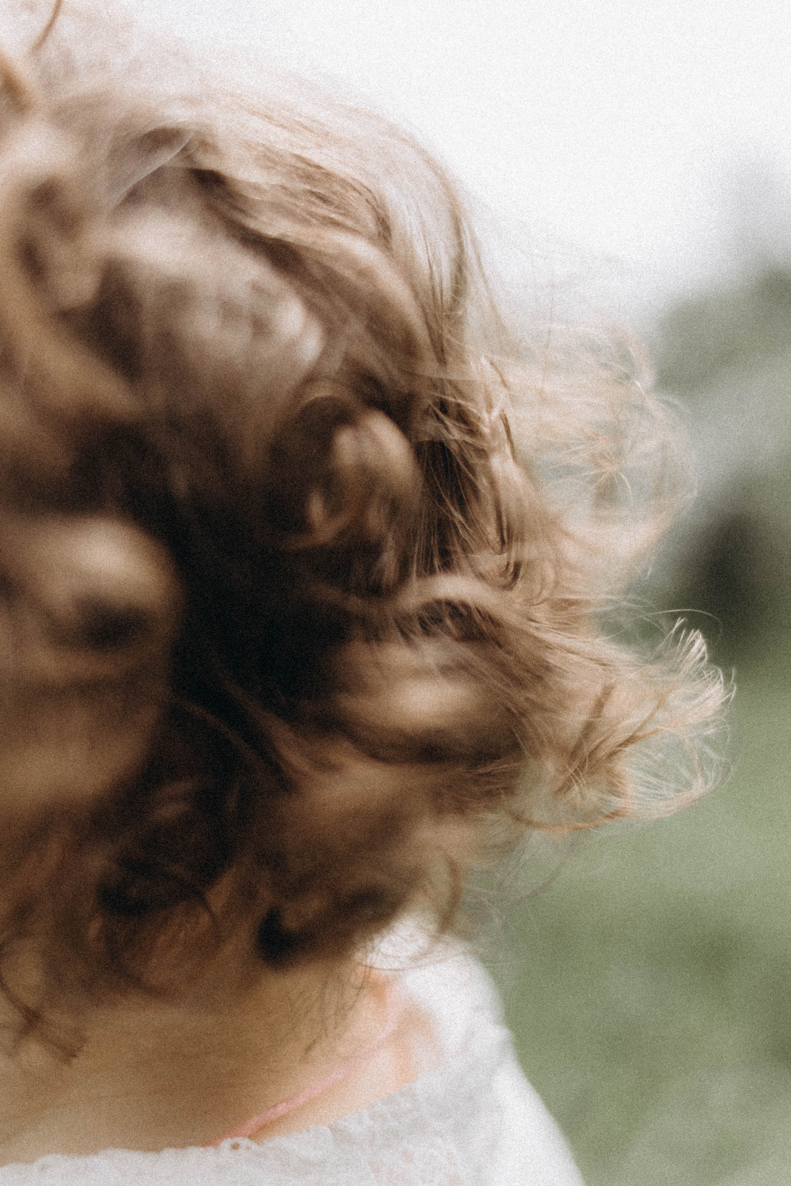 Среди яблонь