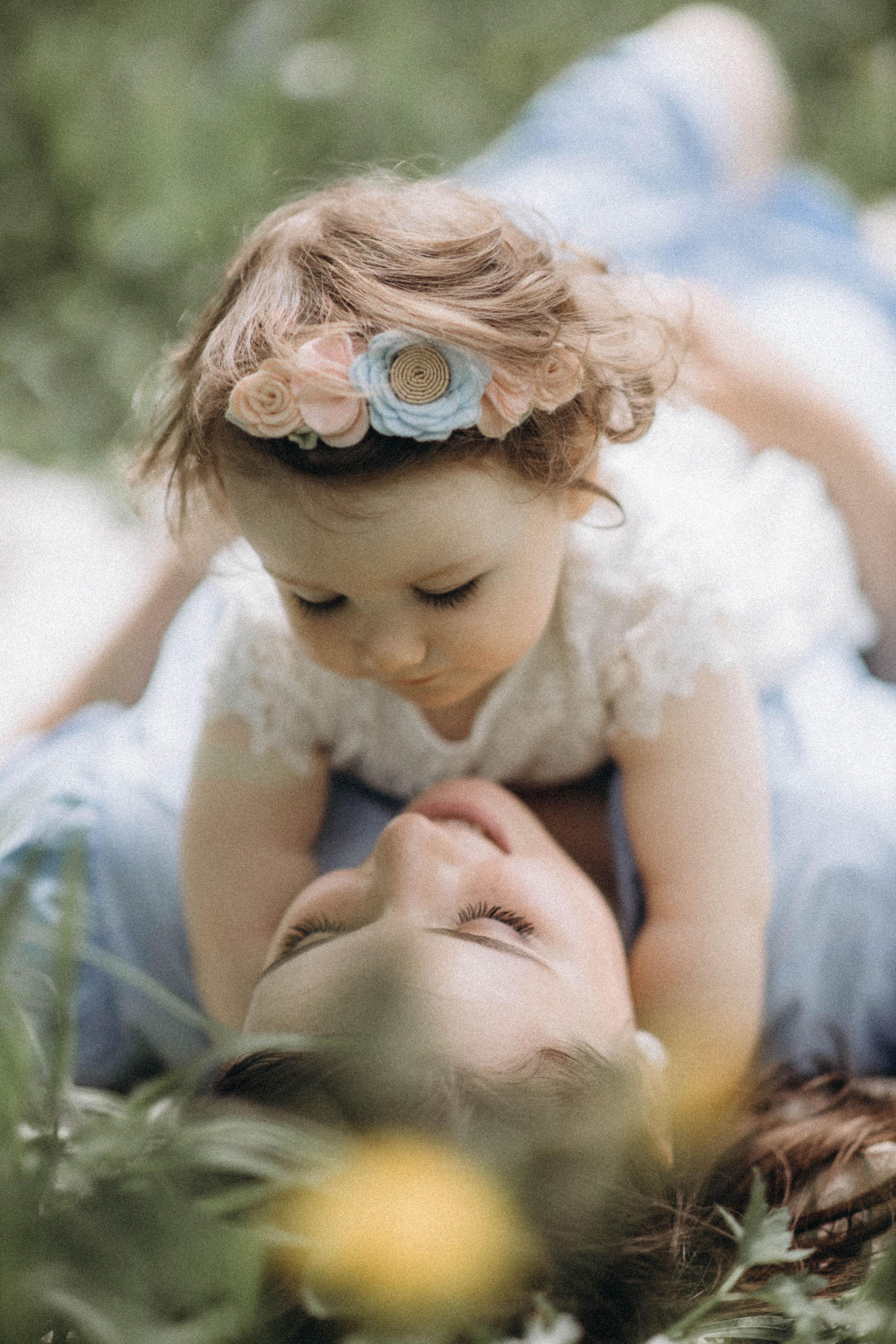 Среди яблонь