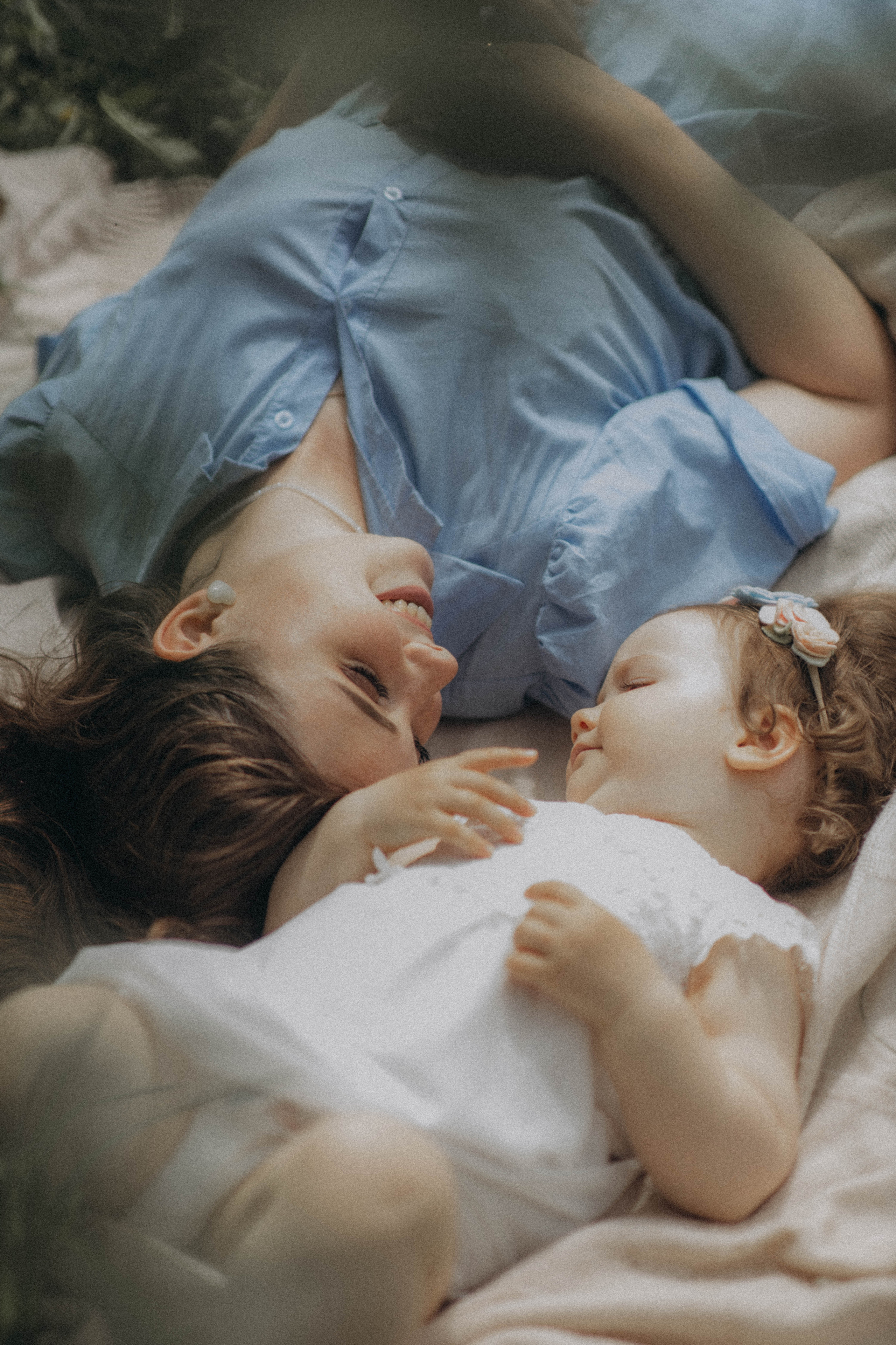 Среди яблонь