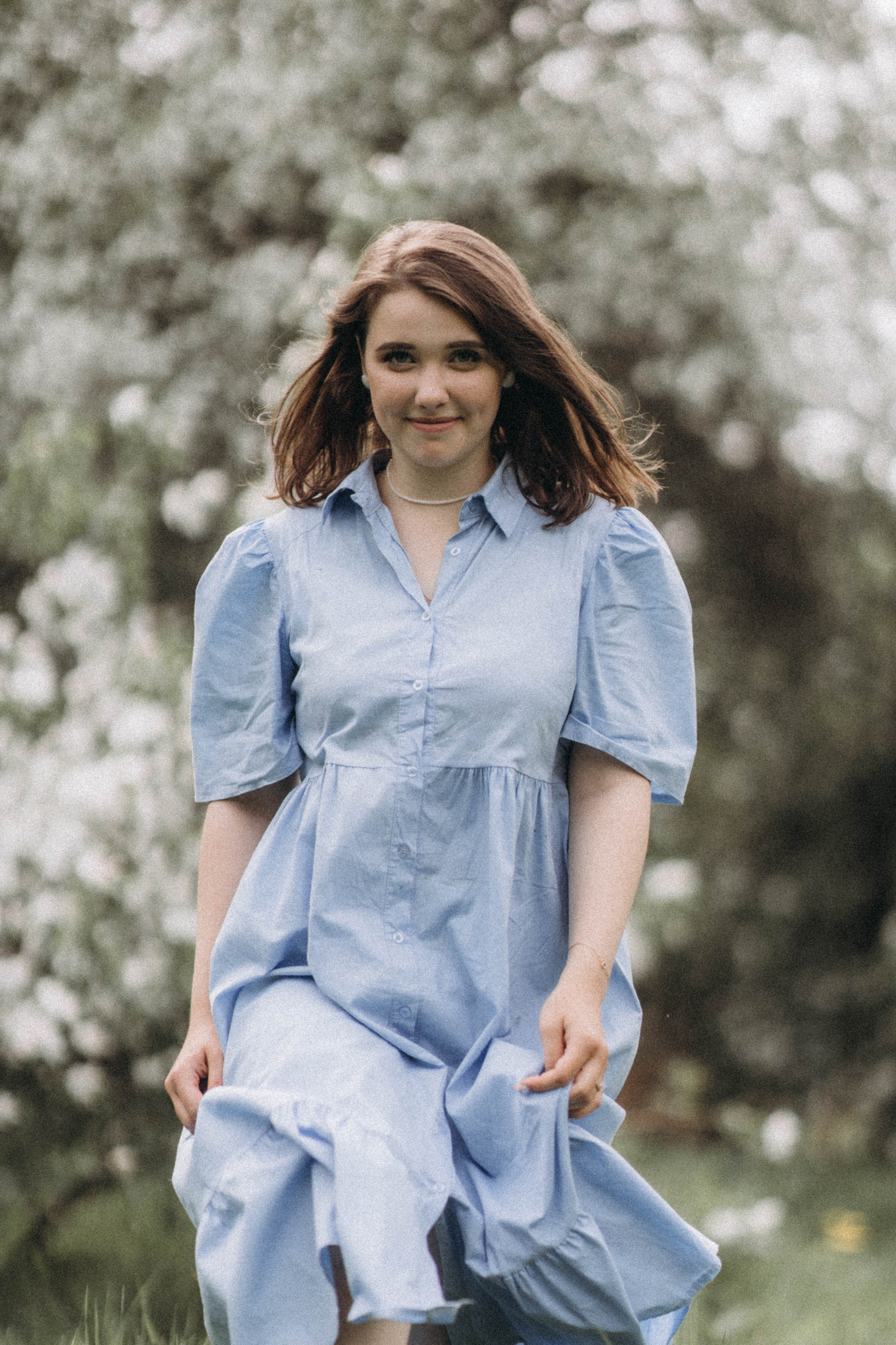 Среди яблонь