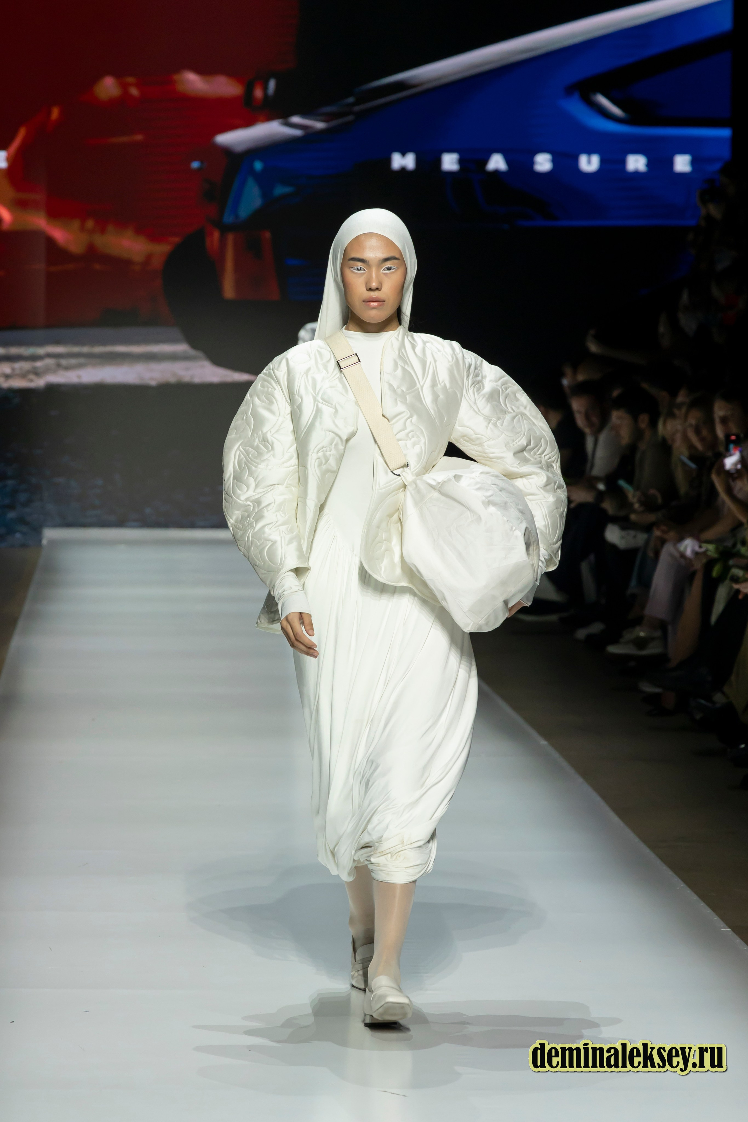 Московская неделя моды 2024 4 октября дизайнер Measure Махачкала. Репортажный, семейный и студийный фотограф в Москве Демин Алексей