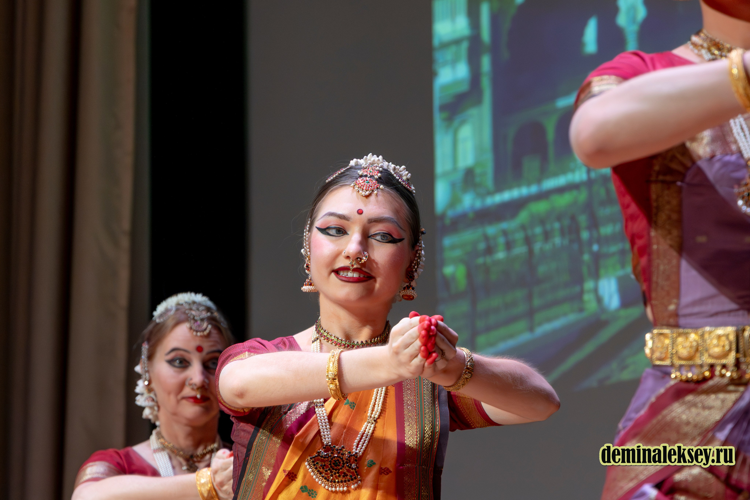 Экспертный круглый стол «День БРИКС» в «Иностранке». Репортажный, семейный и студийный фотограф в Москве Демин Алексей