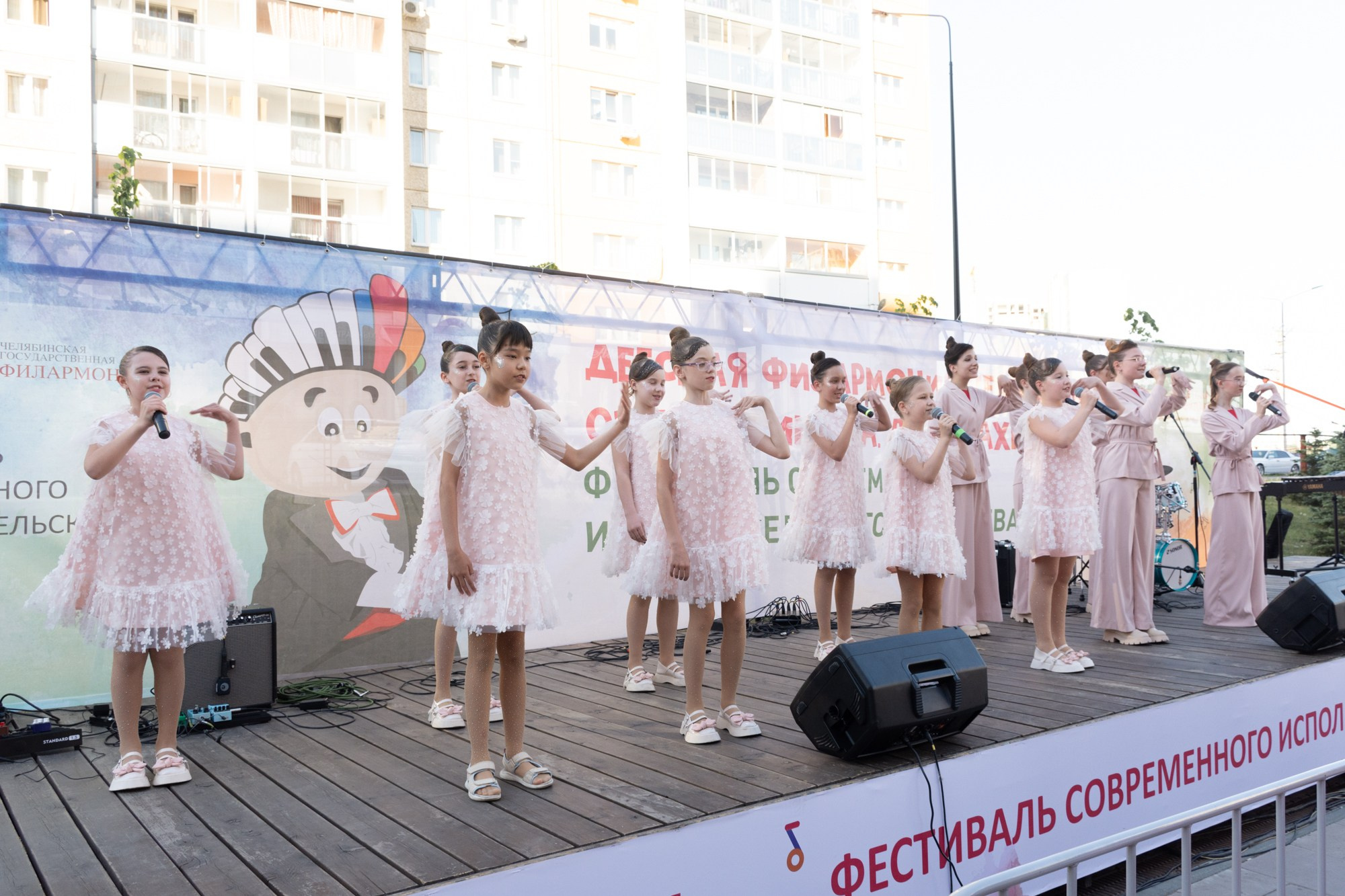 Фестиваль современного исполнительского искусства (Сквер Академ Риверсайд). Фотограф Максим Буряк