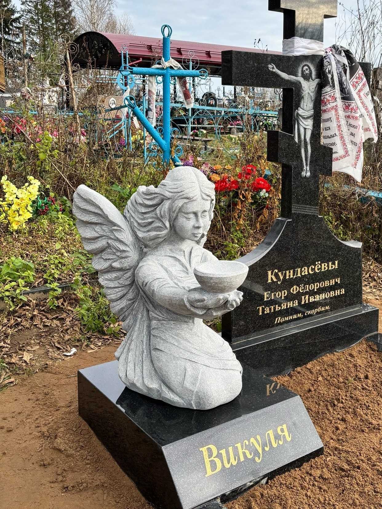 Скульптура Ангелочек с чашей. Изготовление памятников из гранита в Брянске|Арткапелла