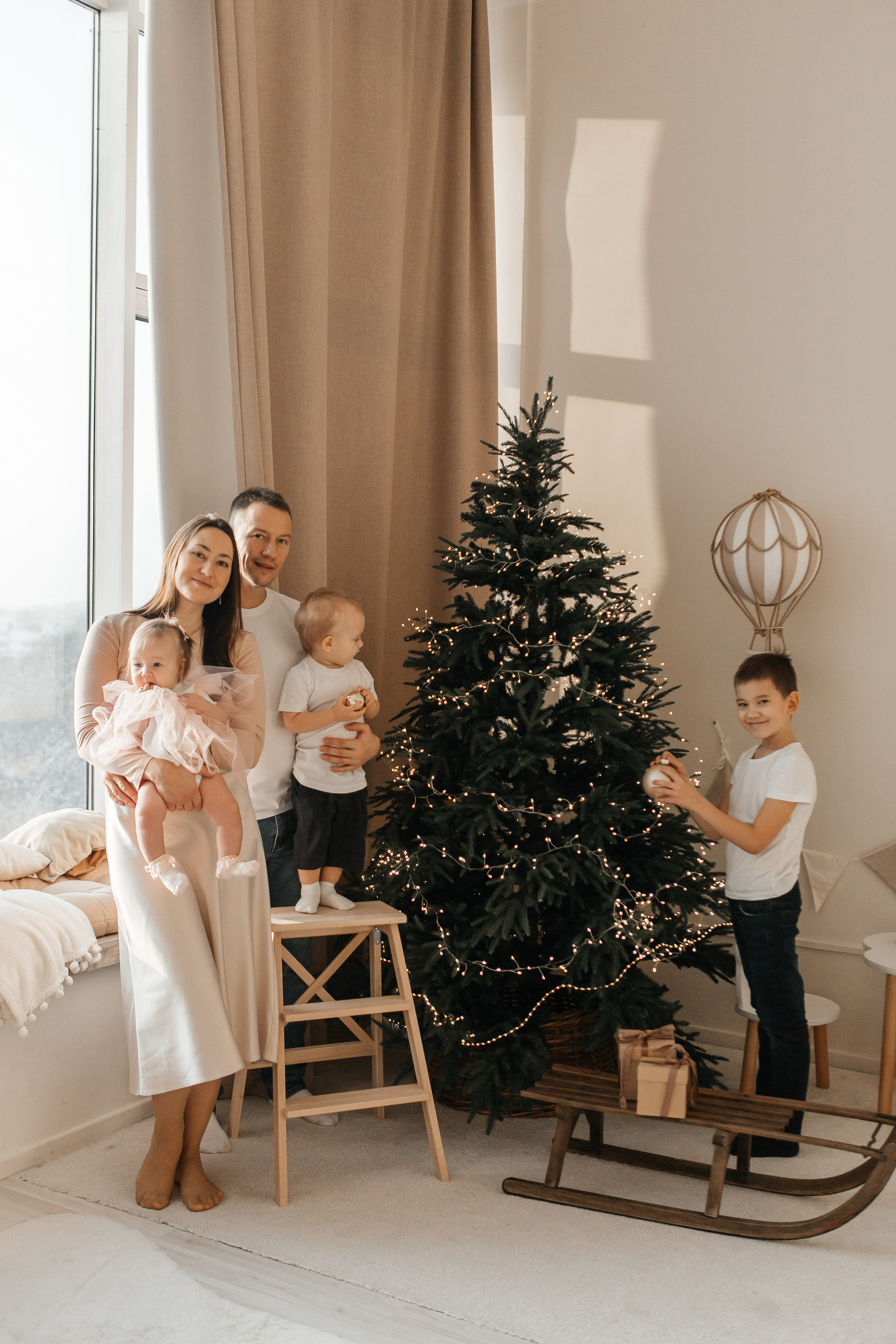 Юрий, Елена, Илья, Ярослав и Мелания. Накануне Нового года. Семейный фотограф в Калининграде Анастасия Юрина